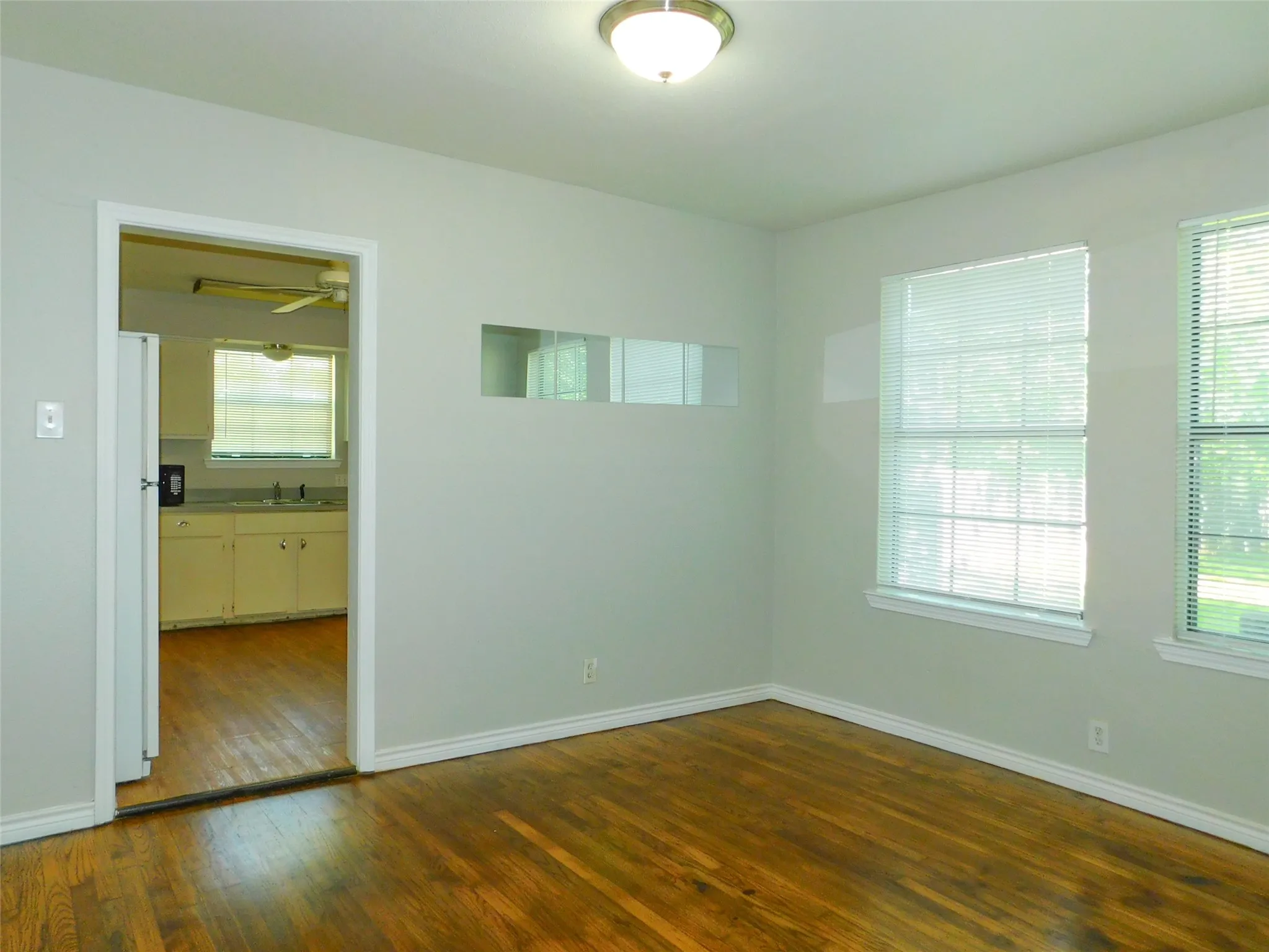 Single Family Residence For Rent in Denton County , 814 Anderson Street, Denton, Texas 76201, 2 Bedroom, 1 Bathroom, Garage spaces, 1,005 Sqft, built in 1930, mls#21365456, Real Estate Agent in Denton, Homes For Rent in Denton county, Homes For Rent in Denton, Realtor in Denton Texas, Real Estate Brokerage Independent Realty Texas, Luminita Cordes Realtor