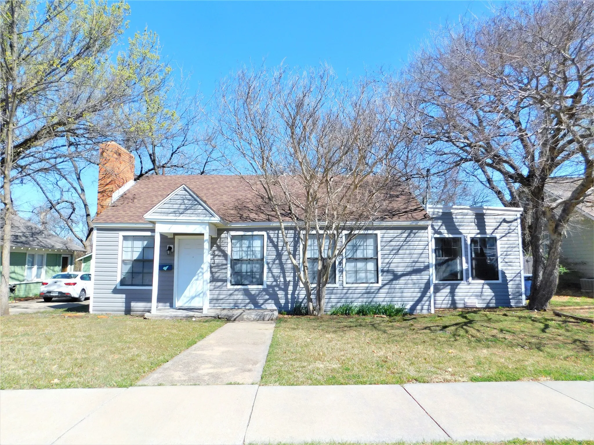 Single Family Residence For Rent in Denton County , 814 Anderson Street, Denton, Texas 76201, 2 Bedroom, 1 Bathroom, Garage spaces, 1,005 Sqft, built in 1930, mls#21365456, Real Estate Agent in Denton, Homes For Rent in Denton county, Homes For Rent in Denton, Realtor in Denton Texas, Real Estate Brokerage Independent Realty Texas, Luminita Cordes Realtor