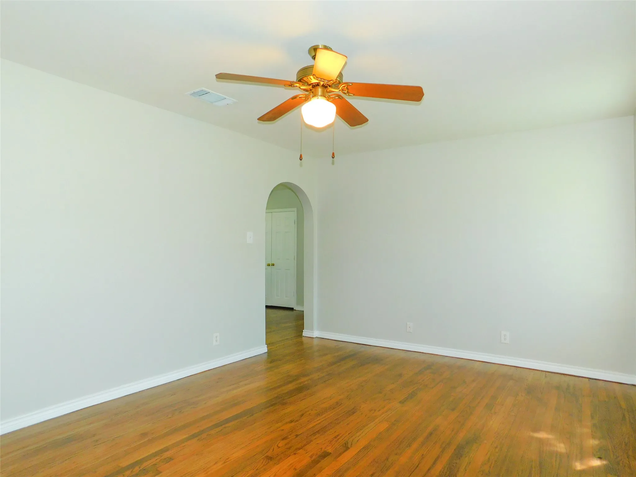 Single Family Residence For Rent in Denton County , 814 Anderson Street, Denton, Texas 76201, 2 Bedroom, 1 Bathroom, Garage spaces, 1,005 Sqft, built in 1930, mls#21365456, Real Estate Agent in Denton, Homes For Rent in Denton county, Homes For Rent in Denton, Realtor in Denton Texas, Real Estate Brokerage Independent Realty Texas, Luminita Cordes Realtor