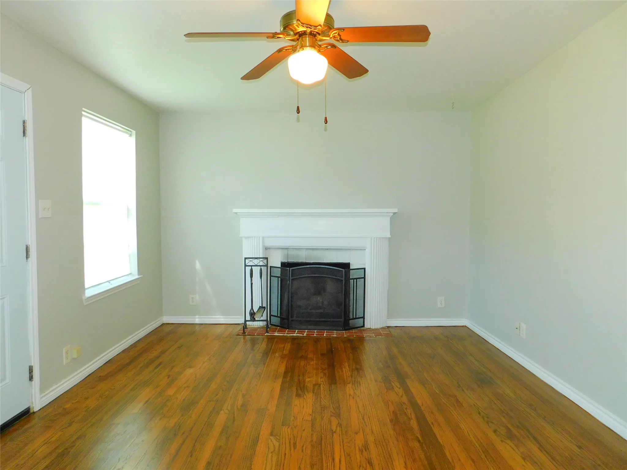 Single Family Residence For Rent in Denton County , 814 Anderson Street, Denton, Texas 76201, 2 Bedroom, 1 Bathroom, Garage spaces, 1,005 Sqft, built in 1930, mls#21365456, Real Estate Agent in Denton, Homes For Rent in Denton county, Homes For Rent in Denton, Realtor in Denton Texas, Real Estate Brokerage Independent Realty Texas, Luminita Cordes Realtor
