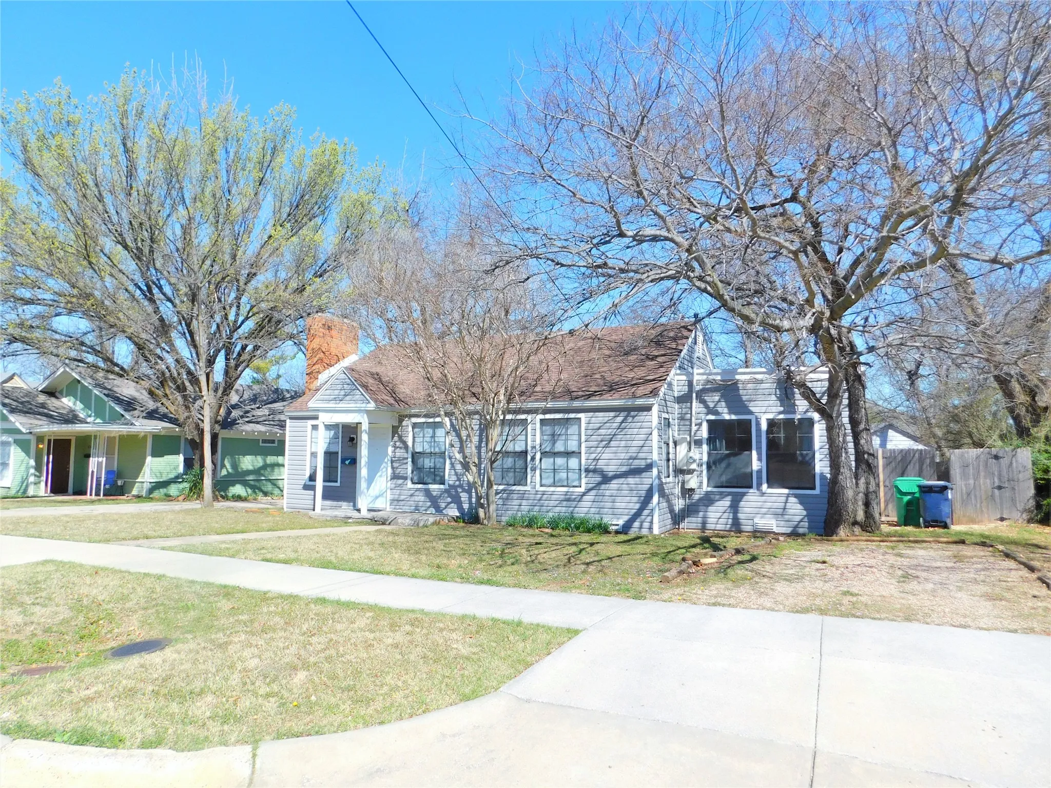 Single Family Residence For Rent in Denton County , 814 Anderson Street, Denton, Texas 76201, 2 Bedroom, 1 Bathroom, Garage spaces, 1,005 Sqft, built in 1930, mls#21365456, Real Estate Agent in Denton, Homes For Rent in Denton county, Homes For Rent in Denton, Realtor in Denton Texas, Real Estate Brokerage Independent Realty Texas, Luminita Cordes Realtor