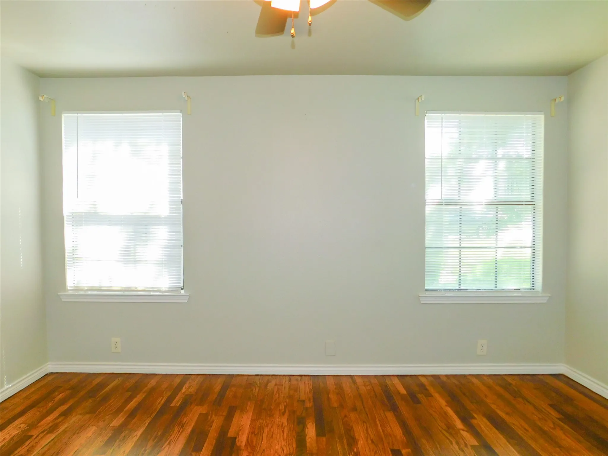 Single Family Residence For Rent in Denton County , 814 Anderson Street, Denton, Texas 76201, 2 Bedroom, 1 Bathroom, Garage spaces, 1,005 Sqft, built in 1930, mls#21365456, Real Estate Agent in Denton, Homes For Rent in Denton county, Homes For Rent in Denton, Realtor in Denton Texas, Real Estate Brokerage Independent Realty Texas, Luminita Cordes Realtor