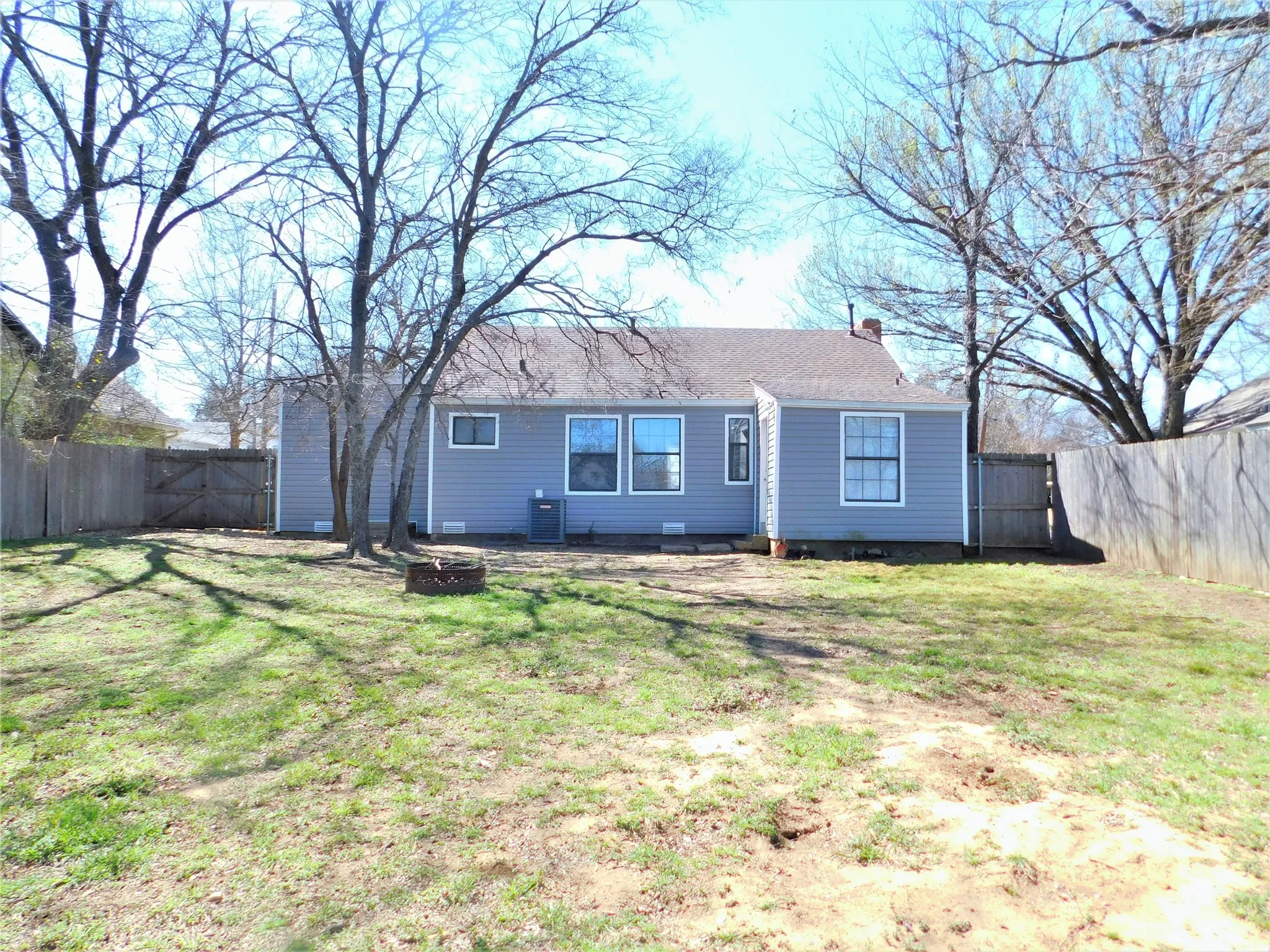 Single Family Residence For Rent in Denton County , 814 Anderson Street, Denton, Texas 76201, 2 Bedroom, 1 Bathroom, Garage spaces, 1,005 Sqft, built in 1930, mls#21365456, Real Estate Agent in Denton, Homes For Rent in Denton county, Homes For Rent in Denton, Realtor in Denton Texas, Real Estate Brokerage Independent Realty Texas, Luminita Cordes Realtor