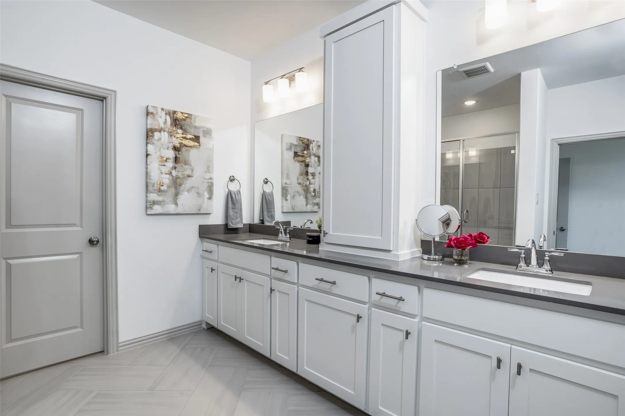 You'll find ample room for 2 in this wonderful owner's bath.