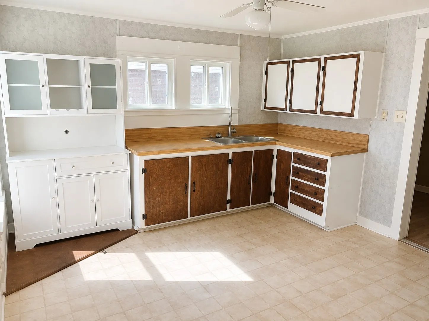 Single Family Residence For Sale in Mc Lennan County , 105 Brookshire, Riesel, Texas 76682, 2 Bedroom, 1 Bathroom, Garage spaces, 848 Sqft, built in 1964, mls#21368515, Real Estate Agent in Riesel, Homes For Sale in Mc Lennan county, Homes For Sale in Riesel, Realtor in Riesel Texas, Real Estate Brokerage Independent Realty Texas, Luminita Cordes Realtor