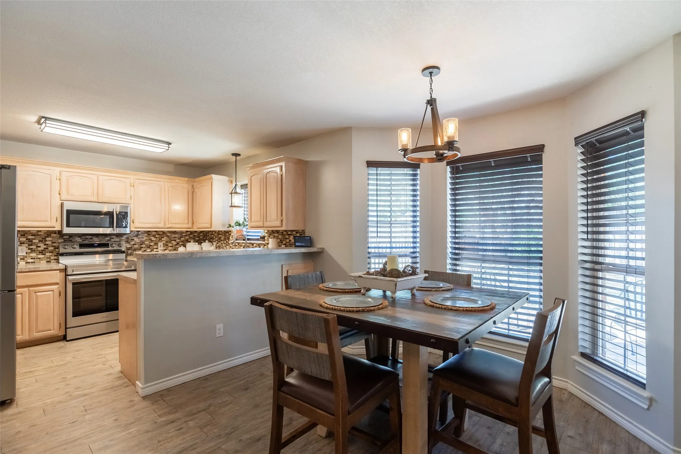 Single Family Residence For Sale in Taylor County , 4317 Dee Ann Court, Abilene, Texas 79606, 4 Bedroom, 3 Bathroom, 2 Garage spaces, 1,987 Sqft, built in 1996, mls#21343444, Real Estate Agent in Abilene, Homes For Sale in Taylor county, Homes For Sale in Abilene, Realtor in Abilene Texas, Real Estate Brokerage Independent Realty Texas, Luminita Cordes Realtor
