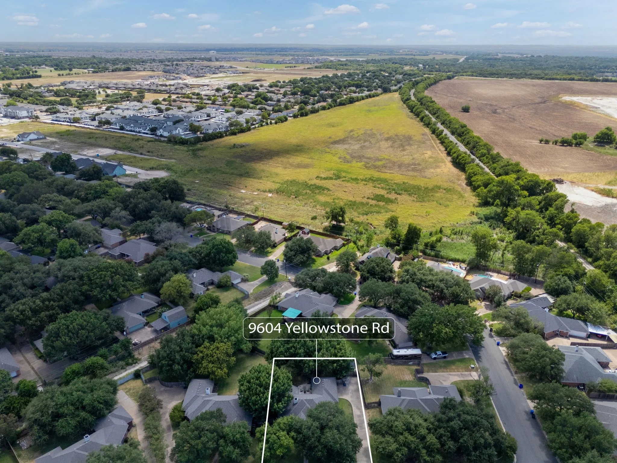 Single Family Residence For Sale in Mc Lennan County , 9604 Yellowstone Road, Waco, Texas 76712, 4 Bedroom, 3 Bathroom, 2 Garage spaces, 2,284 Sqft, built in 1994, mls#21368634, Real Estate Agent in Waco, Homes For Sale in Mc Lennan county, Homes For Sale in Waco, Realtor in Waco Texas, Real Estate Brokerage Independent Realty Texas, Luminita Cordes Realtor