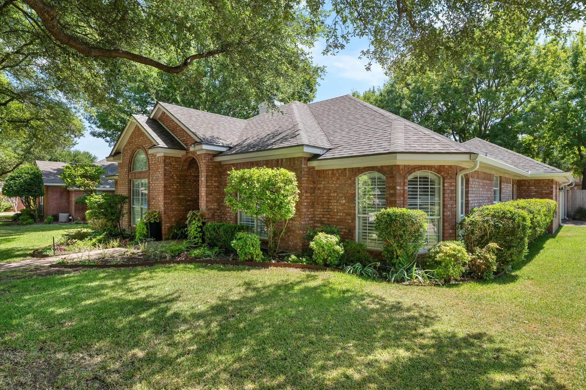 Single Family Residence For Sale in Mc Lennan County , 9604 Yellowstone Road, Waco, Texas 76712, 4 Bedroom, 3 Bathroom, 2 Garage spaces, 2,284 Sqft, built in 1994, mls#21368634, Real Estate Agent in Waco, Homes For Sale in Mc Lennan county, Homes For Sale in Waco, Realtor in Waco Texas, Real Estate Brokerage Independent Realty Texas, Luminita Cordes Realtor