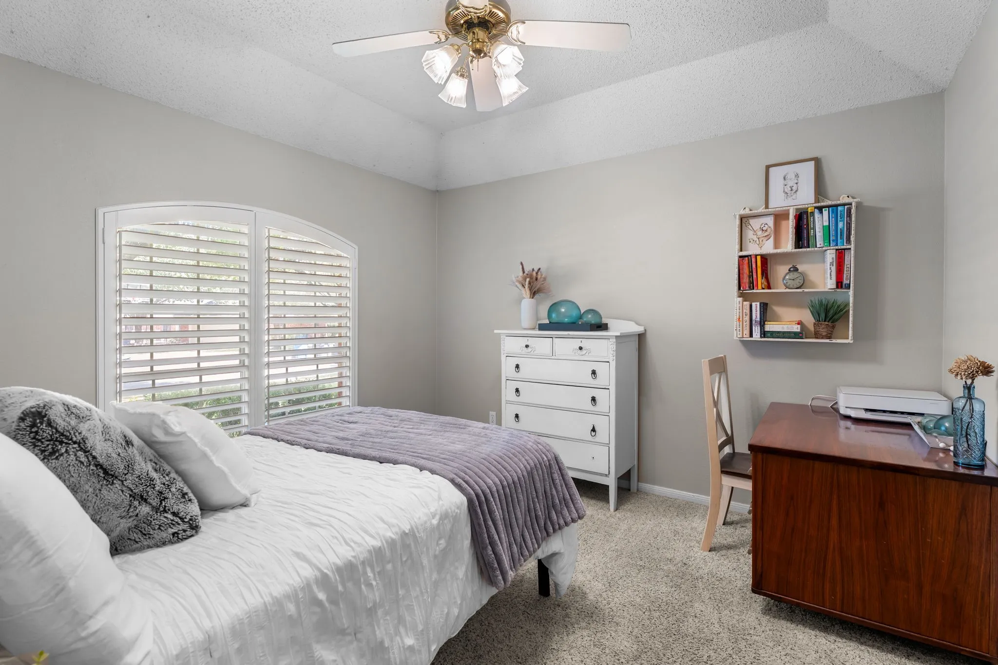 Single Family Residence For Sale in Mc Lennan County , 9604 Yellowstone Road, Waco, Texas 76712, 4 Bedroom, 3 Bathroom, 2 Garage spaces, 2,284 Sqft, built in 1994, mls#21368634, Real Estate Agent in Waco, Homes For Sale in Mc Lennan county, Homes For Sale in Waco, Realtor in Waco Texas, Real Estate Brokerage Independent Realty Texas, Luminita Cordes Realtor