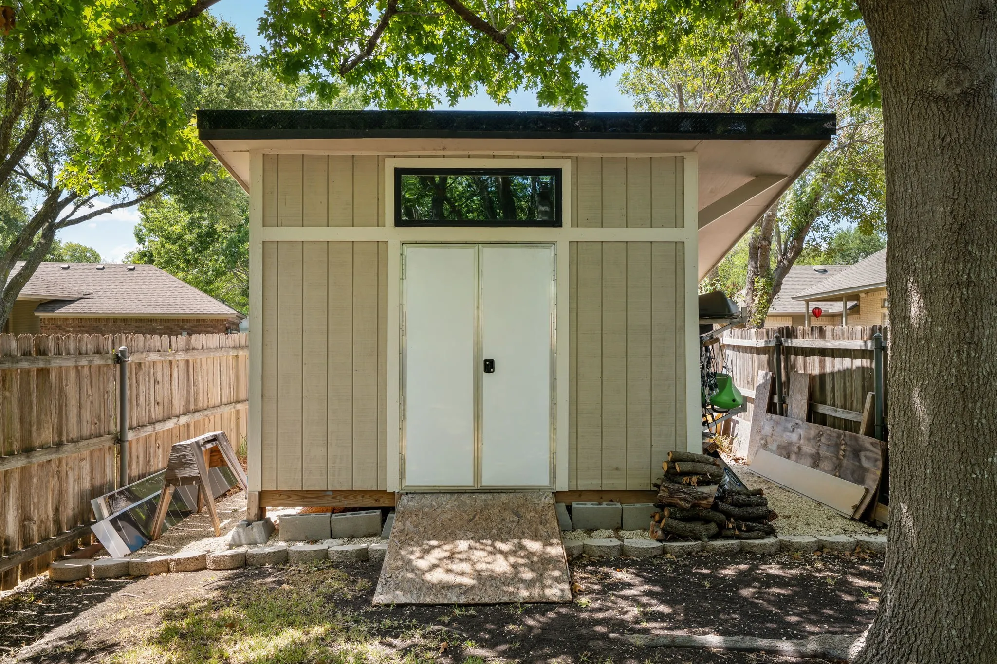 Single Family Residence For Sale in Mc Lennan County , 9604 Yellowstone Road, Waco, Texas 76712, 4 Bedroom, 3 Bathroom, 2 Garage spaces, 2,284 Sqft, built in 1994, mls#21368634, Real Estate Agent in Waco, Homes For Sale in Mc Lennan county, Homes For Sale in Waco, Realtor in Waco Texas, Real Estate Brokerage Independent Realty Texas, Luminita Cordes Realtor