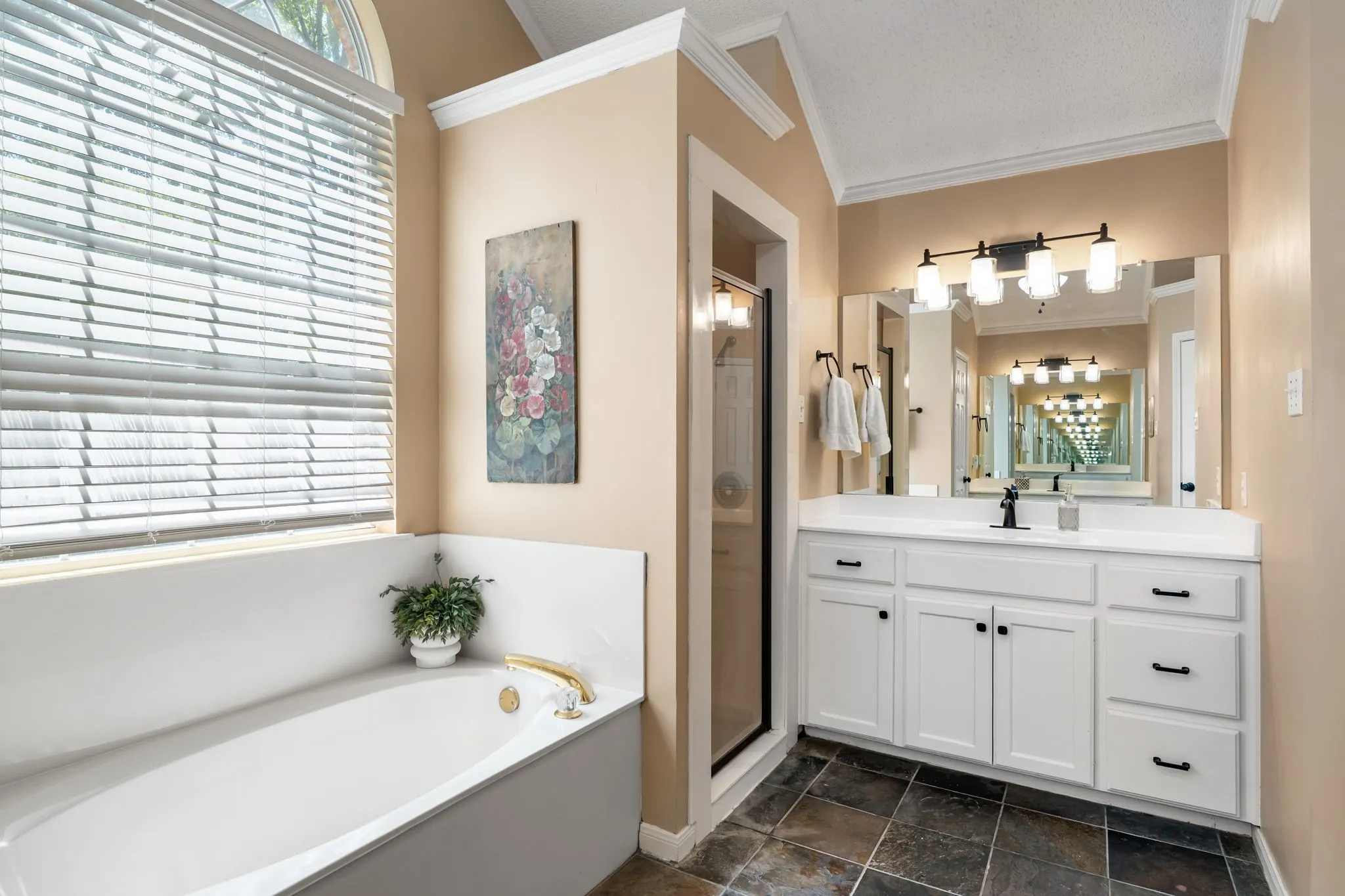 Single Family Residence For Sale in Mc Lennan County , 9604 Yellowstone Road, Waco, Texas 76712, 4 Bedroom, 3 Bathroom, 2 Garage spaces, 2,284 Sqft, built in 1994, mls#21368634, Real Estate Agent in Waco, Homes For Sale in Mc Lennan county, Homes For Sale in Waco, Realtor in Waco Texas, Real Estate Brokerage Independent Realty Texas, Luminita Cordes Realtor