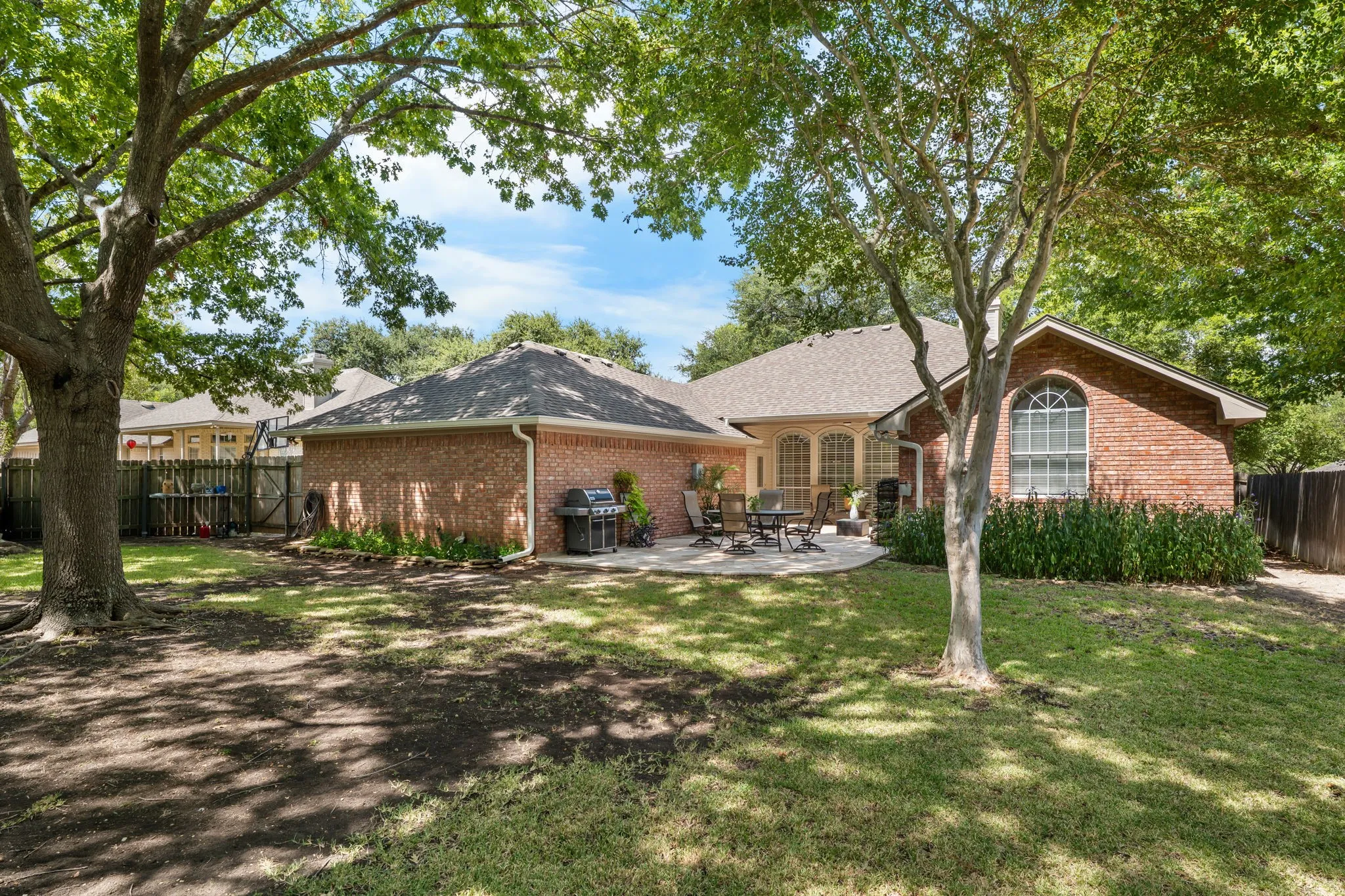 Single Family Residence For Sale in Mc Lennan County , 9604 Yellowstone Road, Waco, Texas 76712, 4 Bedroom, 3 Bathroom, 2 Garage spaces, 2,284 Sqft, built in 1994, mls#21368634, Real Estate Agent in Waco, Homes For Sale in Mc Lennan county, Homes For Sale in Waco, Realtor in Waco Texas, Real Estate Brokerage Independent Realty Texas, Luminita Cordes Realtor