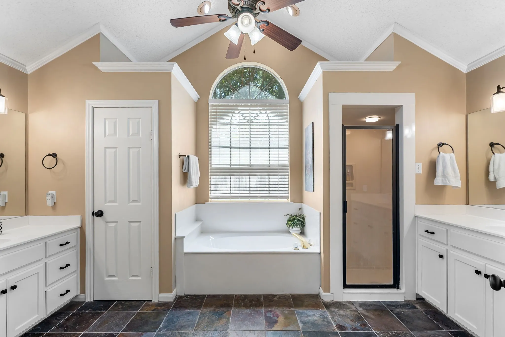 Single Family Residence For Sale in Mc Lennan County , 9604 Yellowstone Road, Waco, Texas 76712, 4 Bedroom, 3 Bathroom, 2 Garage spaces, 2,284 Sqft, built in 1994, mls#21368634, Real Estate Agent in Waco, Homes For Sale in Mc Lennan county, Homes For Sale in Waco, Realtor in Waco Texas, Real Estate Brokerage Independent Realty Texas, Luminita Cordes Realtor
