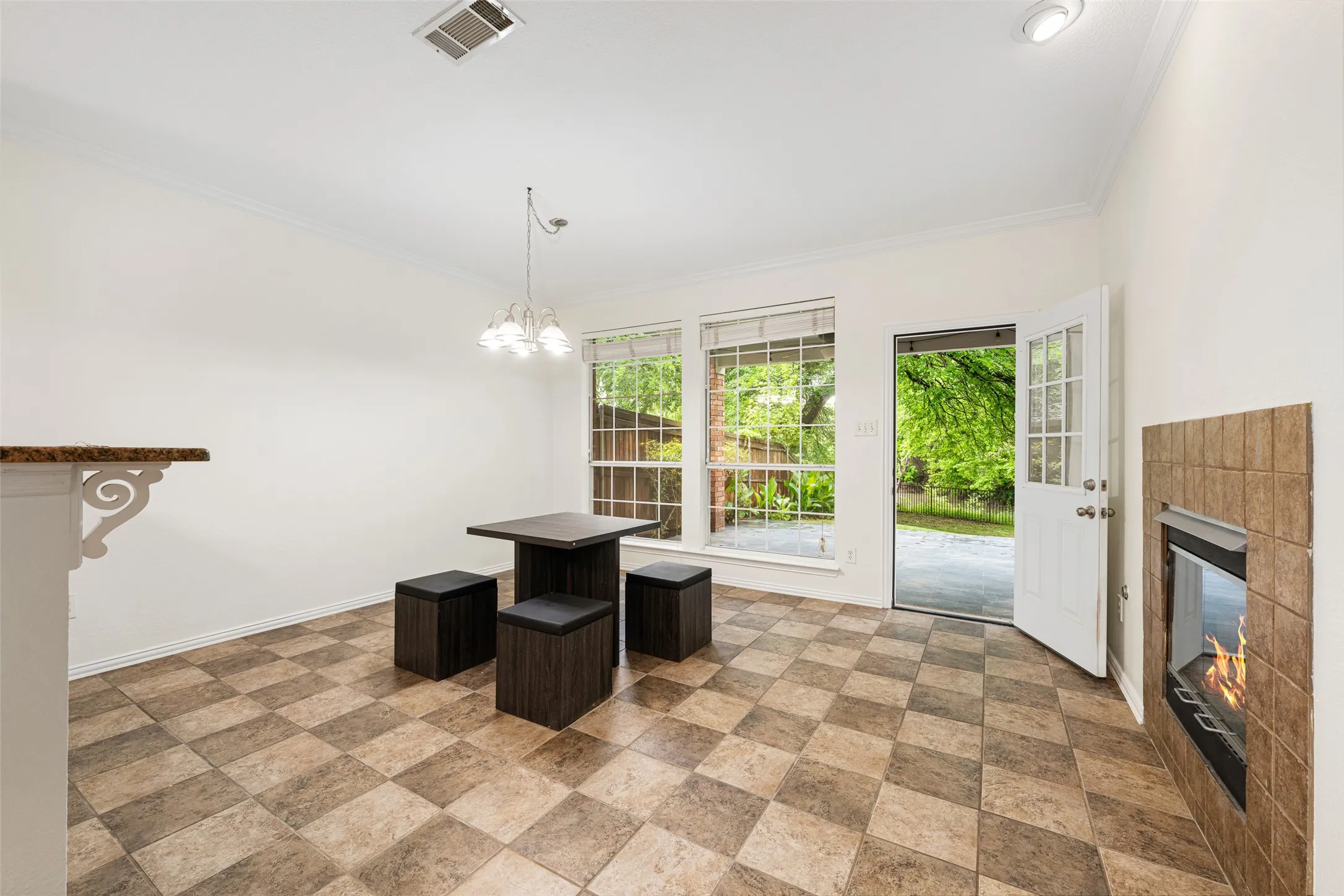 Single Family Residence For Sale in Dallas County , 981 Parker Drive, Coppell, Texas 75019, 3 Bedroom, 3 Bathroom, 2 Garage spaces, 2,624 Sqft, built in 1993, mls#21368622, Real Estate Agent in Coppell, Homes For Sale in Dallas county, Homes For Sale in Coppell, Realtor in Coppell Texas, Real Estate Brokerage Independent Realty Texas, Luminita Cordes Realtor