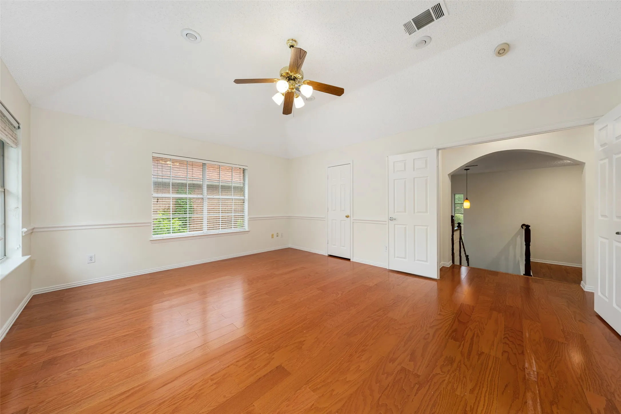 Single Family Residence For Sale in Dallas County , 981 Parker Drive, Coppell, Texas 75019, 3 Bedroom, 3 Bathroom, 2 Garage spaces, 2,624 Sqft, built in 1993, mls#21368622, Real Estate Agent in Coppell, Homes For Sale in Dallas county, Homes For Sale in Coppell, Realtor in Coppell Texas, Real Estate Brokerage Independent Realty Texas, Luminita Cordes Realtor