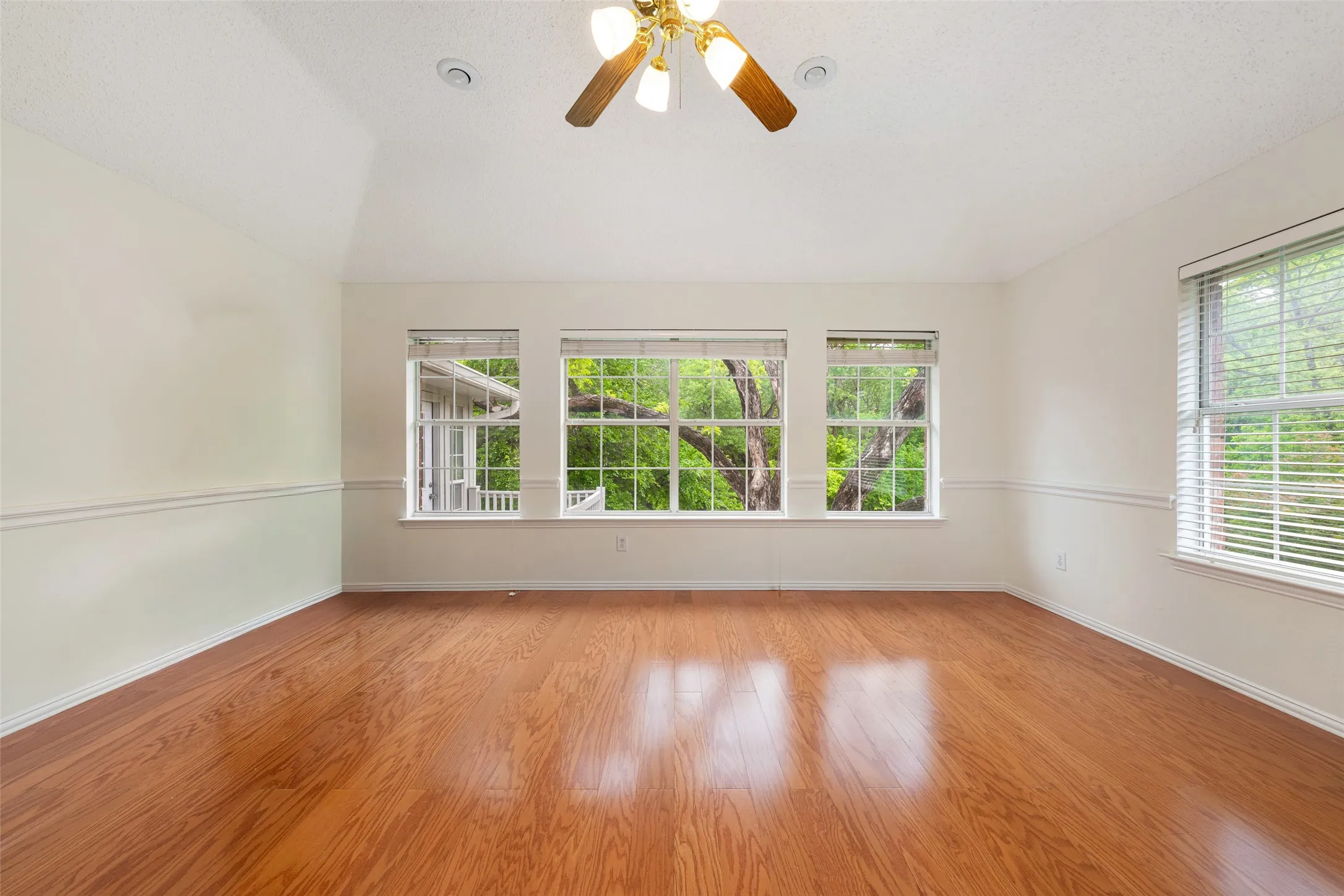 Single Family Residence For Sale in Dallas County , 981 Parker Drive, Coppell, Texas 75019, 3 Bedroom, 3 Bathroom, 2 Garage spaces, 2,624 Sqft, built in 1993, mls#21368622, Real Estate Agent in Coppell, Homes For Sale in Dallas county, Homes For Sale in Coppell, Realtor in Coppell Texas, Real Estate Brokerage Independent Realty Texas, Luminita Cordes Realtor