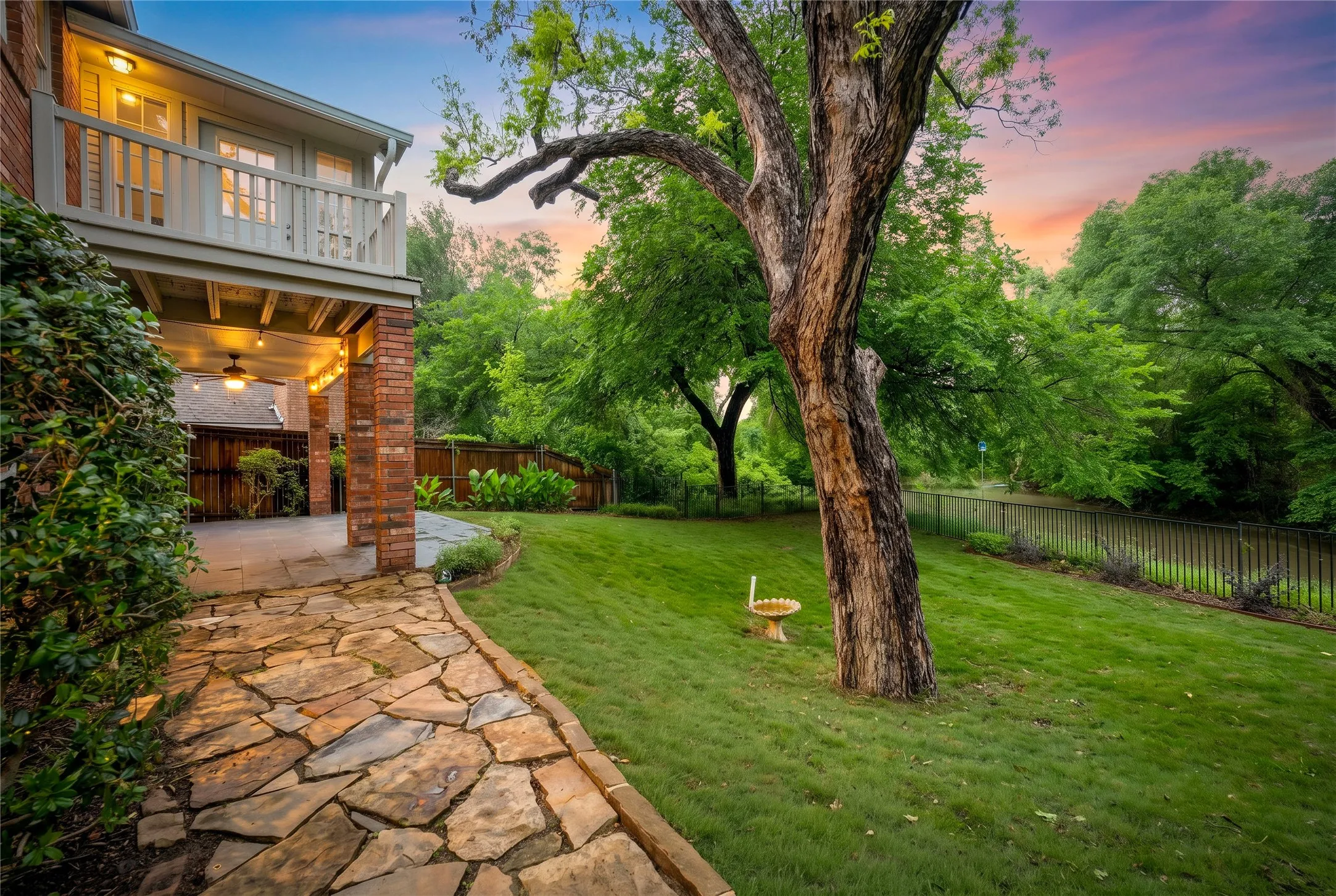 Single Family Residence For Sale in Dallas County , 981 Parker Drive, Coppell, Texas 75019, 3 Bedroom, 3 Bathroom, 2 Garage spaces, 2,624 Sqft, built in 1993, mls#21368622, Real Estate Agent in Coppell, Homes For Sale in Dallas county, Homes For Sale in Coppell, Realtor in Coppell Texas, Real Estate Brokerage Independent Realty Texas, Luminita Cordes Realtor