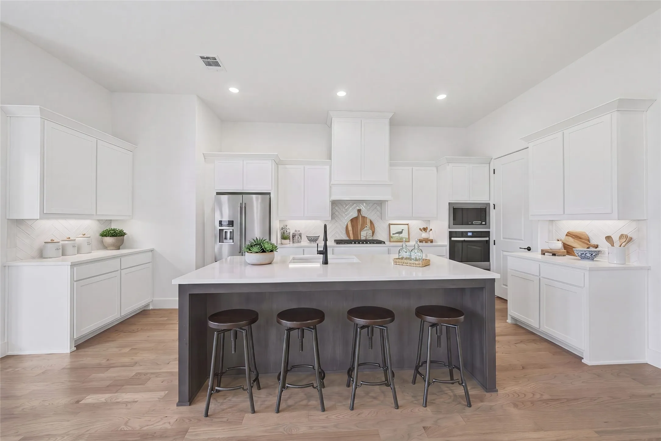 Single Family Residence For Sale in Tarrant County , 7621 Winterbloom Way, Fort Worth, Texas 76123, 3 Bedroom, 2 Bathroom, 2 Garage spaces, 2,091 Sqft, built in 2026, mls#21368636, Real Estate Agent in Fort Worth, Homes For Sale in Tarrant county, Homes For Sale in Fort Worth, Realtor in Fort Worth Texas, Real Estate Brokerage Independent Realty Texas, Luminita Cordes Realtor