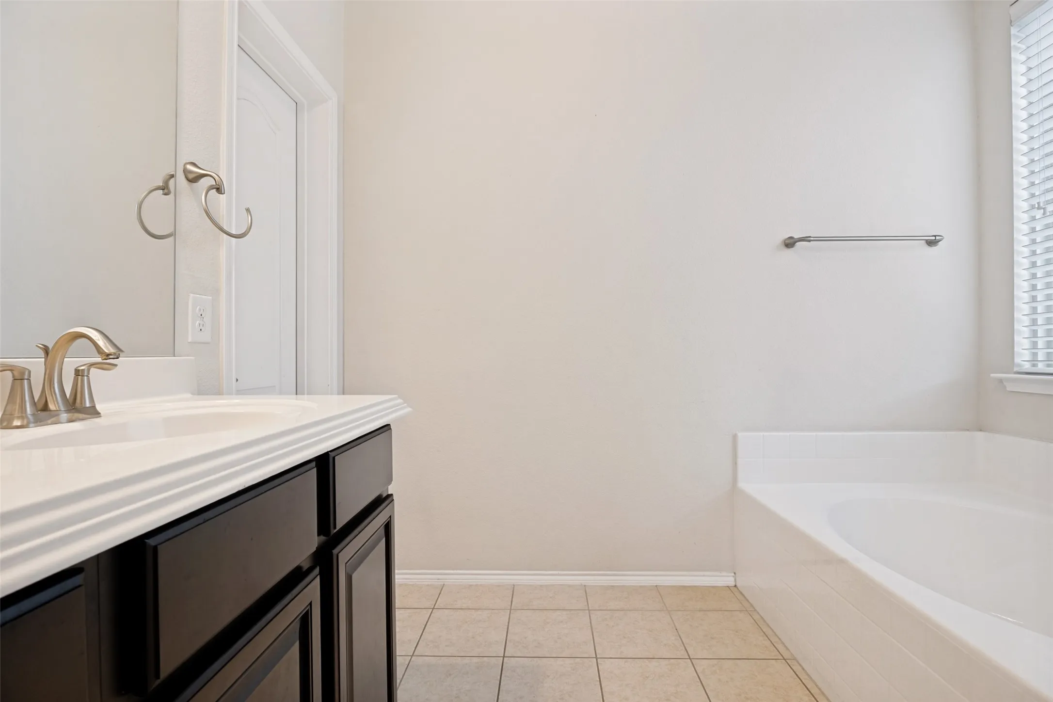Single Family Residence For Sale in Collin County , 1500 Canyon Creek Road, Wylie, Texas 75098, 4 Bedroom, 3 Bathroom, 2 Garage spaces, 2,586 Sqft, built in 2013, mls#21368629, Real Estate Agent in Wylie, Homes For Sale in Collin county, Homes For Sale in Wylie, Realtor in Wylie Texas, Real Estate Brokerage Independent Realty Texas, Luminita Cordes Realtor
