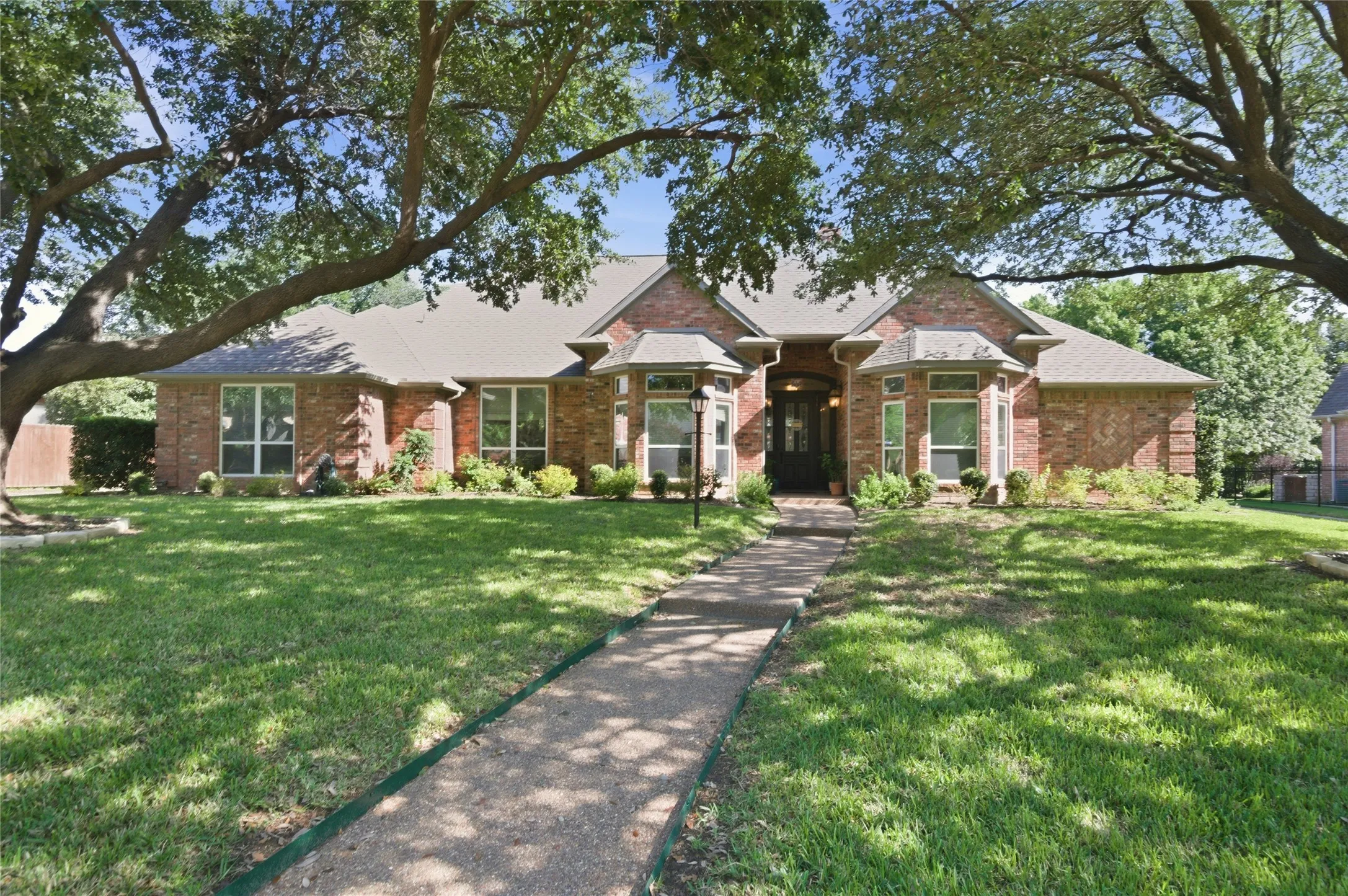 Single Family Residence For Sale in Tarrant County , 2702 Cottonwood Lane, Colleyville, Texas 76034, 5 Bedroom, 5 Bathroom, 3 Garage spaces, 4,364 Sqft, built in 1990, mls#21368641, Real Estate Agent in Colleyville, Homes For Sale in Tarrant county, Homes For Sale in Colleyville, Realtor in Colleyville Texas, Real Estate Brokerage Independent Realty Texas, Luminita Cordes Realtor