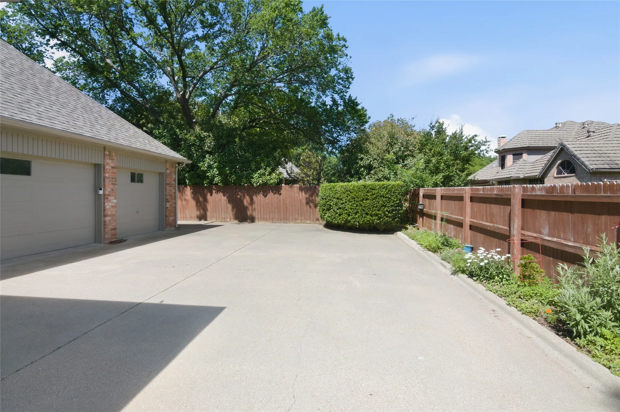 Single Family Residence For Sale in Tarrant County , 2702 Cottonwood Lane, Colleyville, Texas 76034, 5 Bedroom, 5 Bathroom, 3 Garage spaces, 4,364 Sqft, built in 1990, mls#21368641, Real Estate Agent in Colleyville, Homes For Sale in Tarrant county, Homes For Sale in Colleyville, Realtor in Colleyville Texas, Real Estate Brokerage Independent Realty Texas, Luminita Cordes Realtor