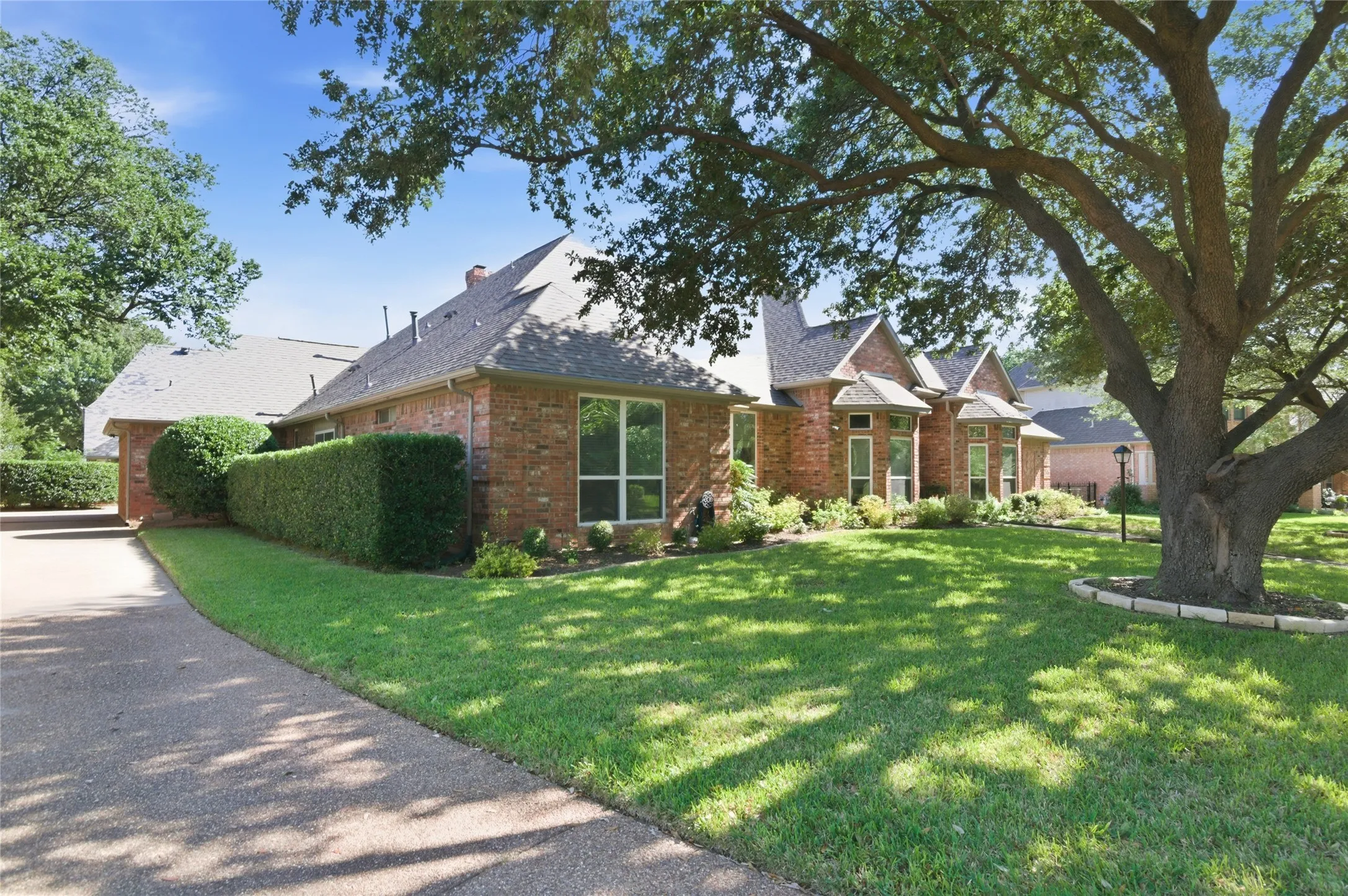 Single Family Residence For Sale in Tarrant County , 2702 Cottonwood Lane, Colleyville, Texas 76034, 5 Bedroom, 5 Bathroom, 3 Garage spaces, 4,364 Sqft, built in 1990, mls#21368641, Real Estate Agent in Colleyville, Homes For Sale in Tarrant county, Homes For Sale in Colleyville, Realtor in Colleyville Texas, Real Estate Brokerage Independent Realty Texas, Luminita Cordes Realtor