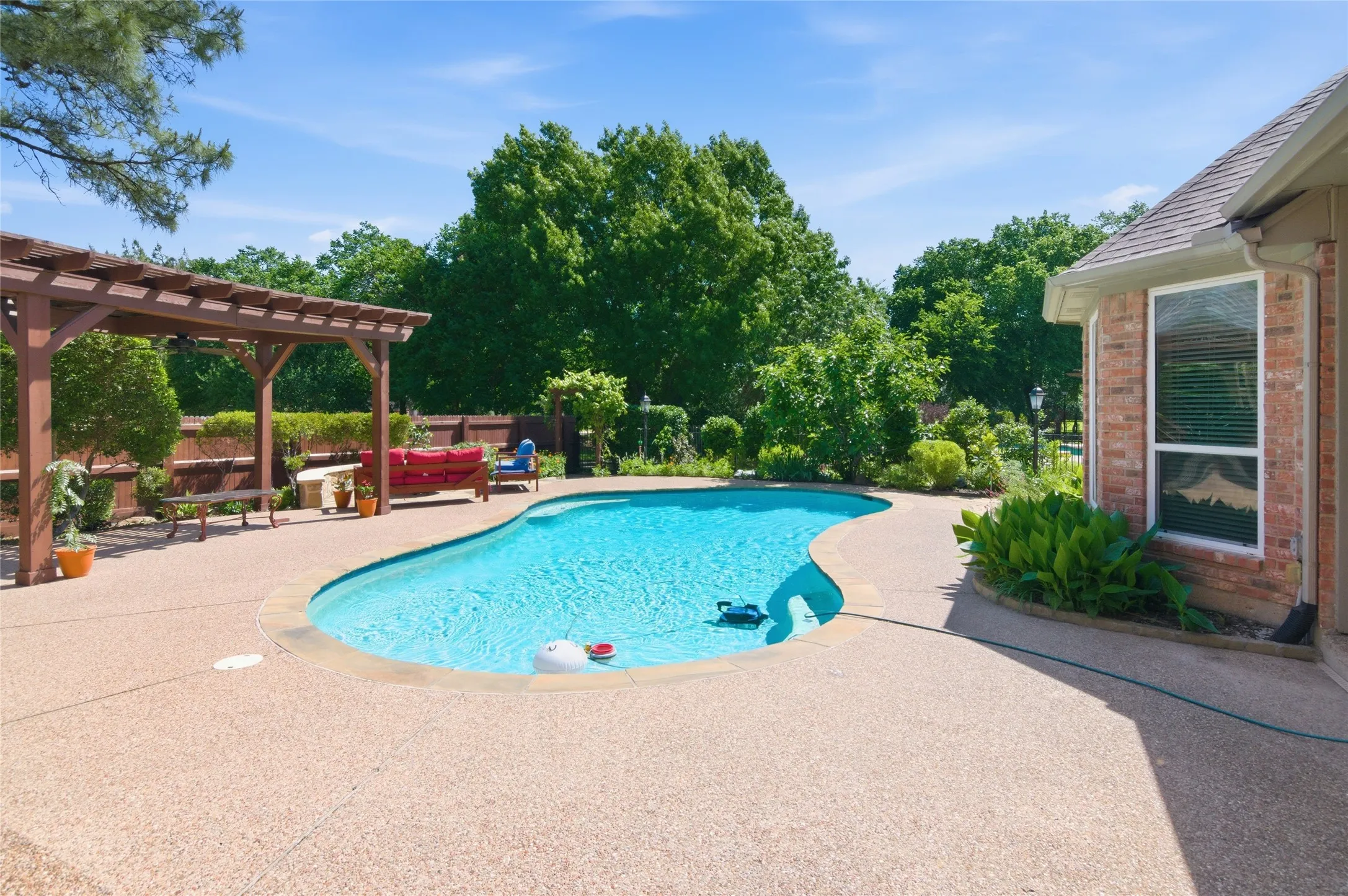 Single Family Residence For Sale in Tarrant County , 2702 Cottonwood Lane, Colleyville, Texas 76034, 5 Bedroom, 5 Bathroom, 3 Garage spaces, 4,364 Sqft, built in 1990, mls#21368641, Real Estate Agent in Colleyville, Homes For Sale in Tarrant county, Homes For Sale in Colleyville, Realtor in Colleyville Texas, Real Estate Brokerage Independent Realty Texas, Luminita Cordes Realtor
