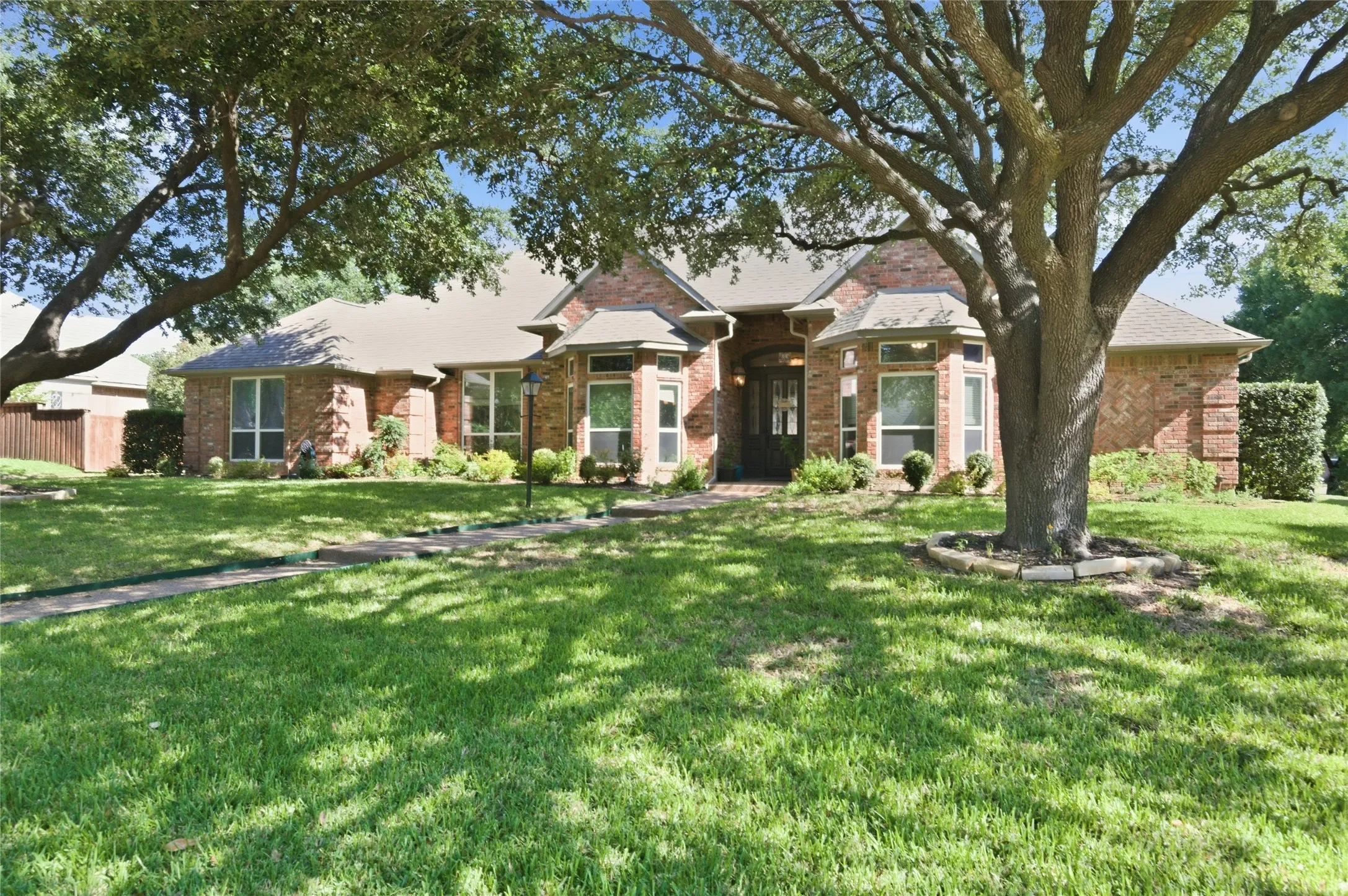 Single Family Residence For Sale in Tarrant County , 2702 Cottonwood Lane, Colleyville, Texas 76034, 5 Bedroom, 5 Bathroom, 3 Garage spaces, 4,364 Sqft, built in 1990, mls#21368641, Real Estate Agent in Colleyville, Homes For Sale in Tarrant county, Homes For Sale in Colleyville, Realtor in Colleyville Texas, Real Estate Brokerage Independent Realty Texas, Luminita Cordes Realtor