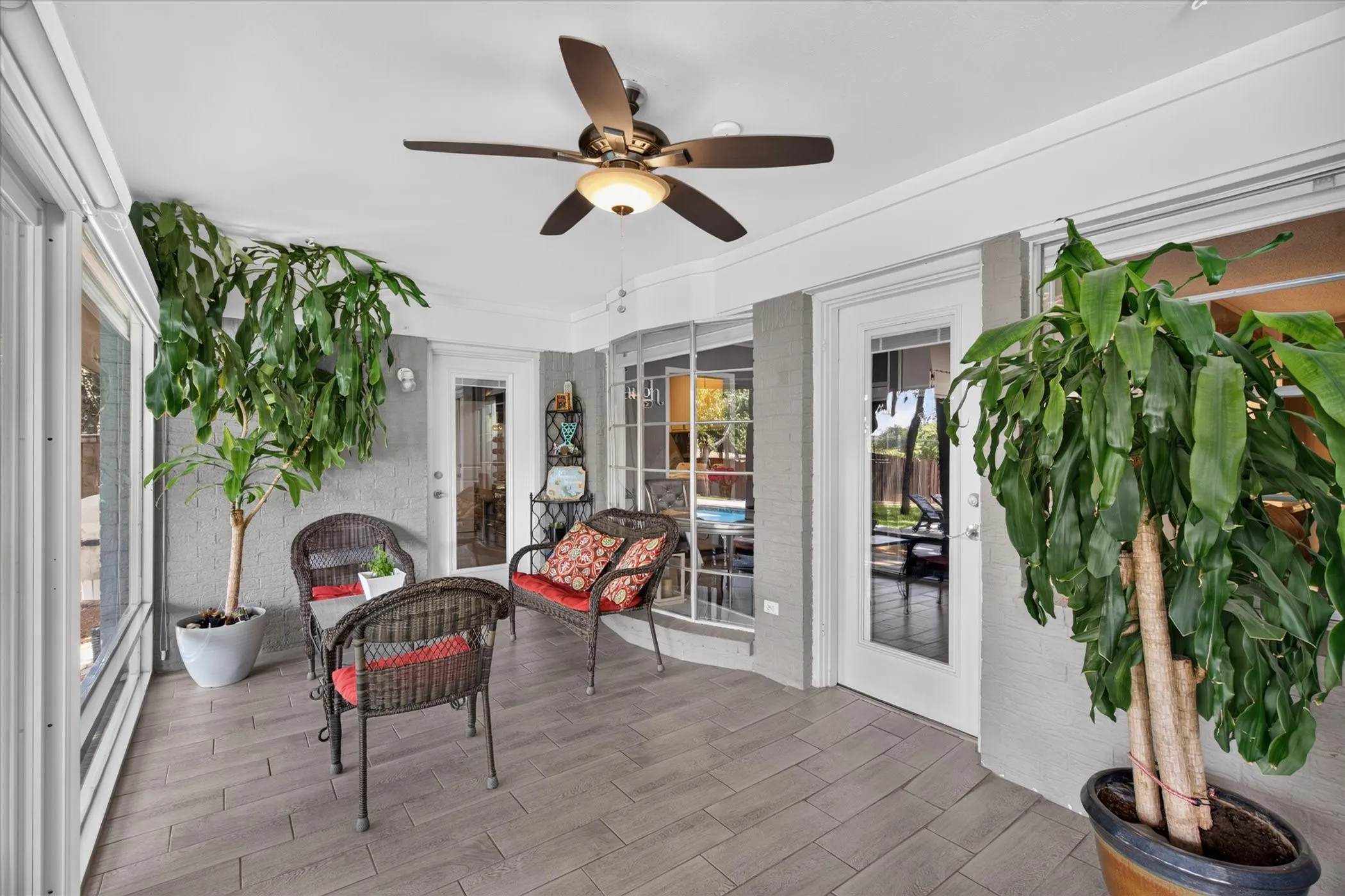 Single Family Residence For Sale in Tarrant County , 1317 W Redbud Drive, Hurst, Texas 76053, 3 Bedroom, 2 Bathroom, 2 Garage spaces, 1,686 Sqft, built in 1966, mls#21336878, Real Estate Agent in Hurst, Homes For Sale in Tarrant county, Homes For Sale in Hurst, Realtor in Hurst Texas, Real Estate Brokerage Independent Realty Texas, Luminita Cordes Realtor