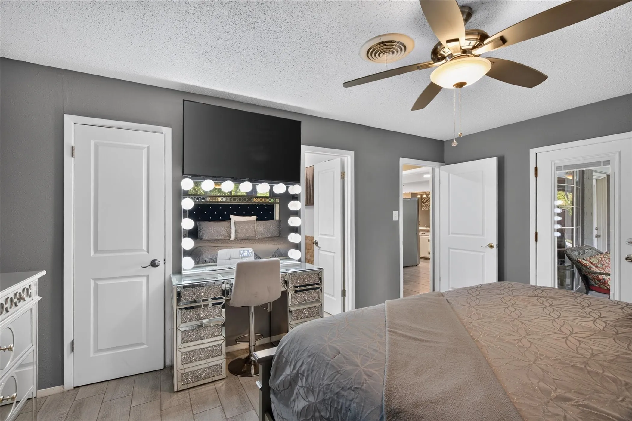 Single Family Residence For Sale in Tarrant County , 1317 W Redbud Drive, Hurst, Texas 76053, 3 Bedroom, 2 Bathroom, 2 Garage spaces, 1,686 Sqft, built in 1966, mls#21336878, Real Estate Agent in Hurst, Homes For Sale in Tarrant county, Homes For Sale in Hurst, Realtor in Hurst Texas, Real Estate Brokerage Independent Realty Texas, Luminita Cordes Realtor