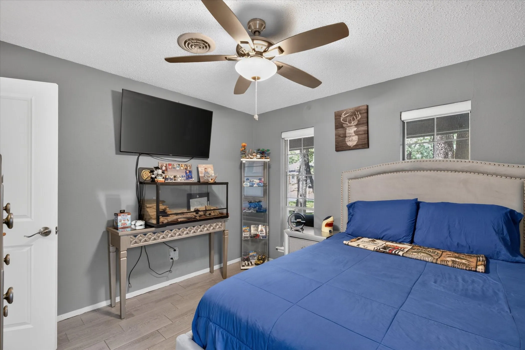 Single Family Residence For Sale in Tarrant County , 1317 W Redbud Drive, Hurst, Texas 76053, 3 Bedroom, 2 Bathroom, 2 Garage spaces, 1,686 Sqft, built in 1966, mls#21336878, Real Estate Agent in Hurst, Homes For Sale in Tarrant county, Homes For Sale in Hurst, Realtor in Hurst Texas, Real Estate Brokerage Independent Realty Texas, Luminita Cordes Realtor