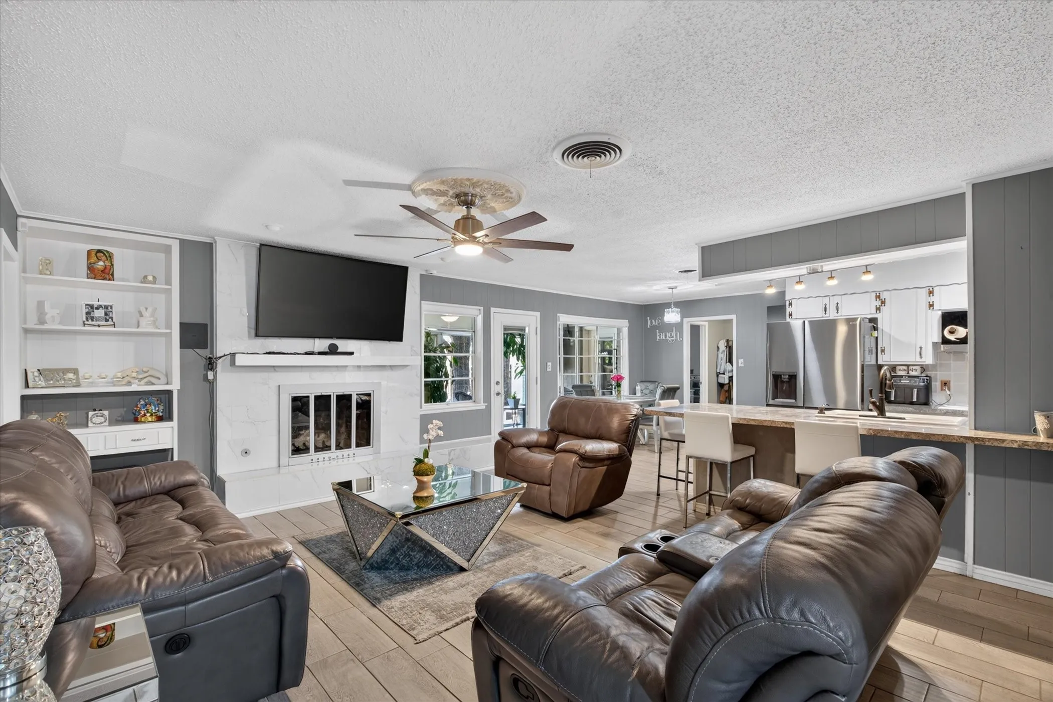 Single Family Residence For Sale in Tarrant County , 1317 W Redbud Drive, Hurst, Texas 76053, 3 Bedroom, 2 Bathroom, 2 Garage spaces, 1,686 Sqft, built in 1966, mls#21336878, Real Estate Agent in Hurst, Homes For Sale in Tarrant county, Homes For Sale in Hurst, Realtor in Hurst Texas, Real Estate Brokerage Independent Realty Texas, Luminita Cordes Realtor
