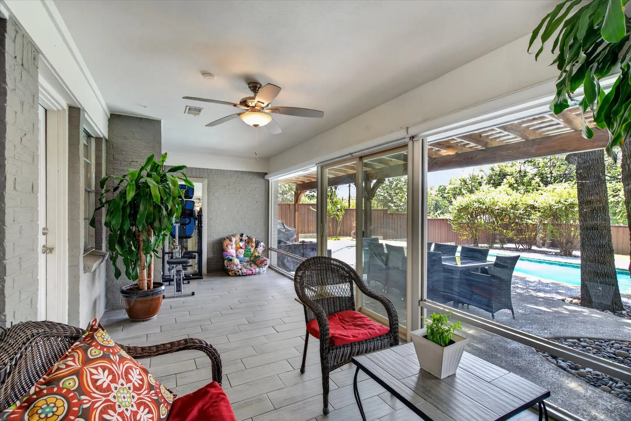 Single Family Residence For Sale in Tarrant County , 1317 W Redbud Drive, Hurst, Texas 76053, 3 Bedroom, 2 Bathroom, 2 Garage spaces, 1,686 Sqft, built in 1966, mls#21336878, Real Estate Agent in Hurst, Homes For Sale in Tarrant county, Homes For Sale in Hurst, Realtor in Hurst Texas, Real Estate Brokerage Independent Realty Texas, Luminita Cordes Realtor