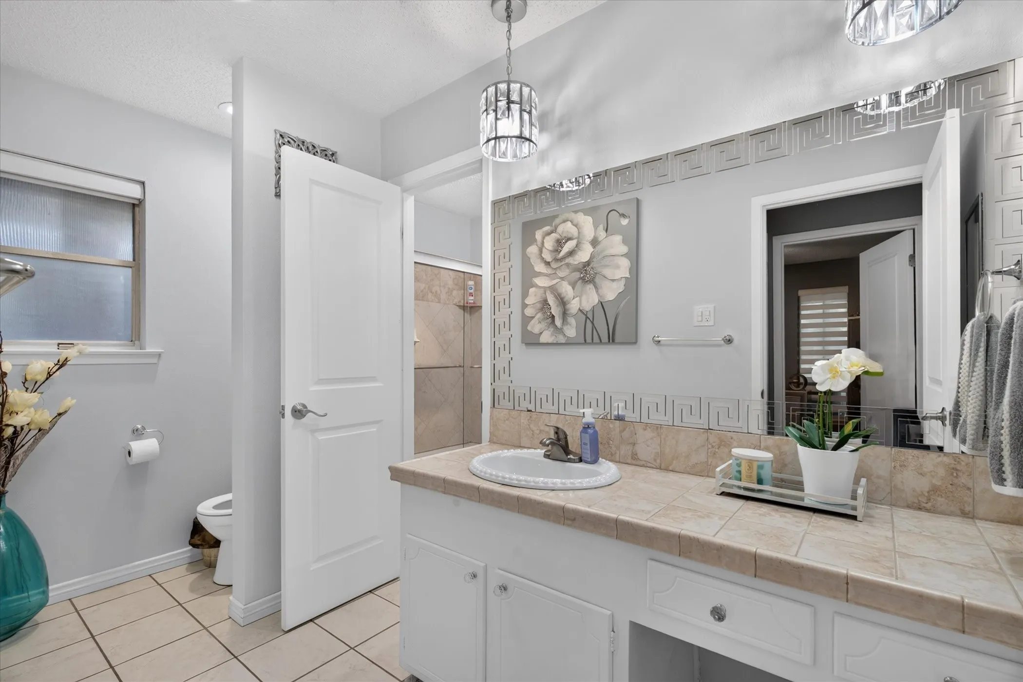 Single Family Residence For Sale in Tarrant County , 1317 W Redbud Drive, Hurst, Texas 76053, 3 Bedroom, 2 Bathroom, 2 Garage spaces, 1,686 Sqft, built in 1966, mls#21336878, Real Estate Agent in Hurst, Homes For Sale in Tarrant county, Homes For Sale in Hurst, Realtor in Hurst Texas, Real Estate Brokerage Independent Realty Texas, Luminita Cordes Realtor