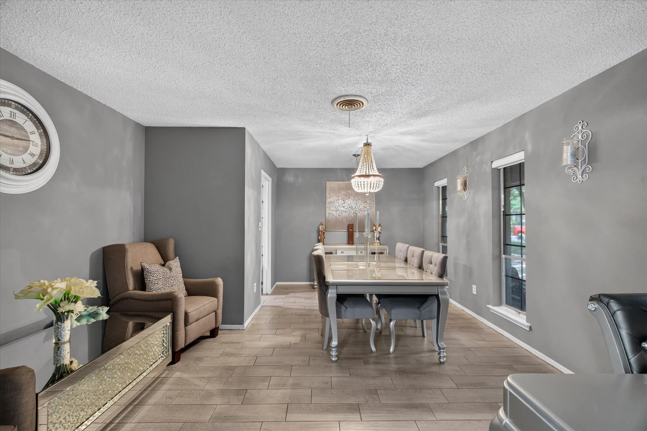 Single Family Residence For Sale in Tarrant County , 1317 W Redbud Drive, Hurst, Texas 76053, 3 Bedroom, 2 Bathroom, 2 Garage spaces, 1,686 Sqft, built in 1966, mls#21336878, Real Estate Agent in Hurst, Homes For Sale in Tarrant county, Homes For Sale in Hurst, Realtor in Hurst Texas, Real Estate Brokerage Independent Realty Texas, Luminita Cordes Realtor