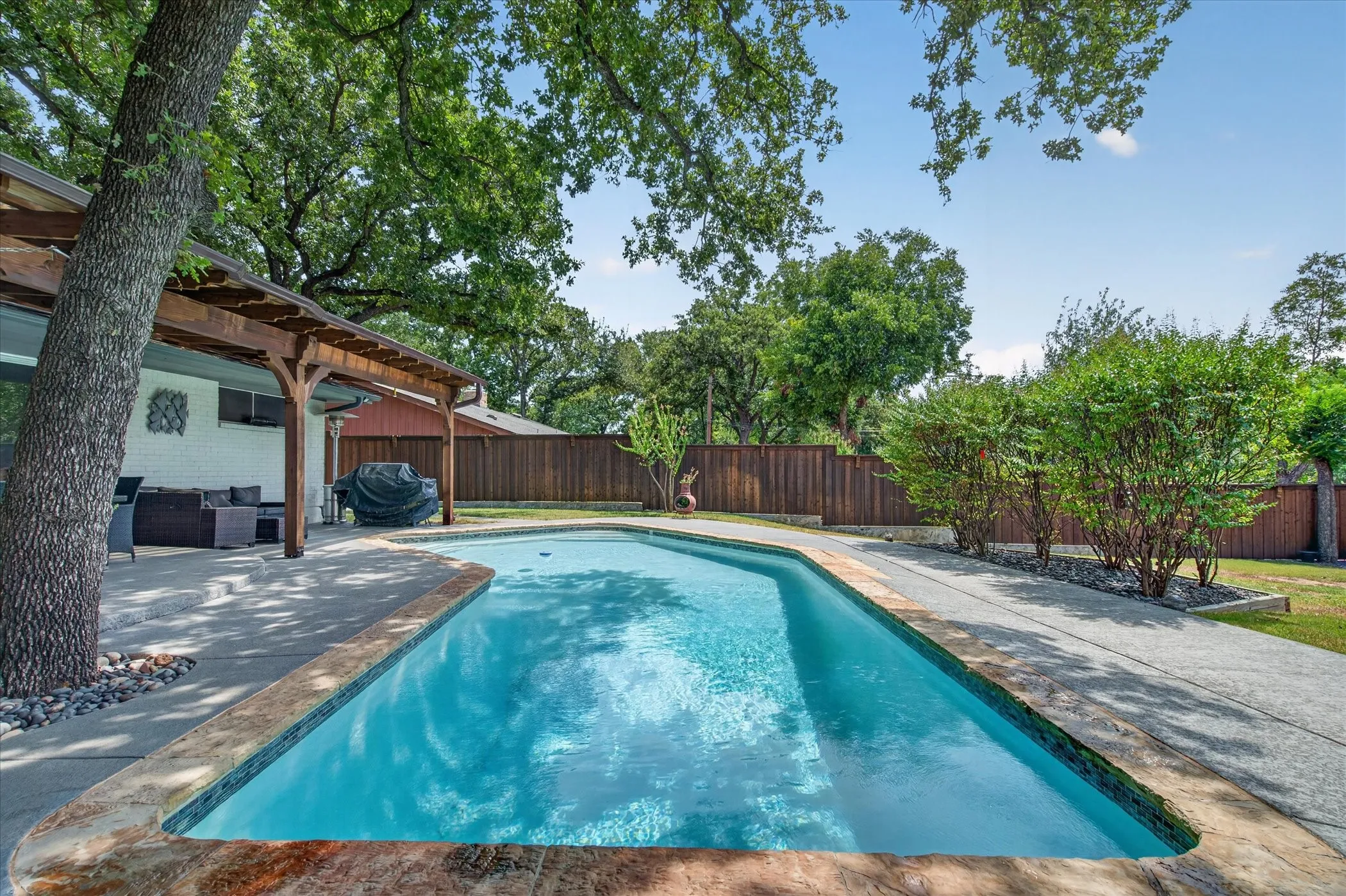 Single Family Residence For Sale in Tarrant County , 1317 W Redbud Drive, Hurst, Texas 76053, 3 Bedroom, 2 Bathroom, 2 Garage spaces, 1,686 Sqft, built in 1966, mls#21336878, Real Estate Agent in Hurst, Homes For Sale in Tarrant county, Homes For Sale in Hurst, Realtor in Hurst Texas, Real Estate Brokerage Independent Realty Texas, Luminita Cordes Realtor