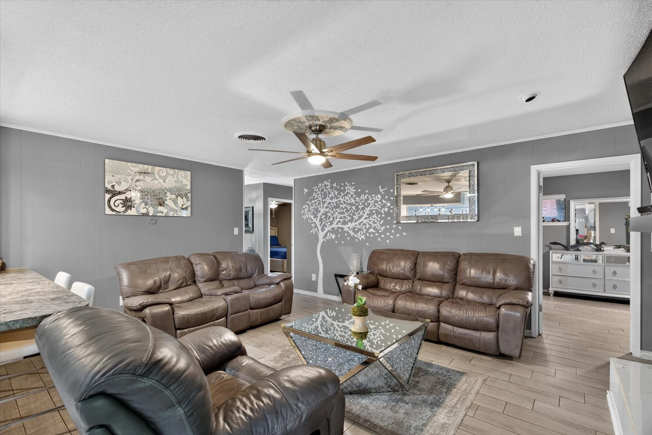 Single Family Residence For Sale in Tarrant County , 1317 W Redbud Drive, Hurst, Texas 76053, 3 Bedroom, 2 Bathroom, 2 Garage spaces, 1,686 Sqft, built in 1966, mls#21336878, Real Estate Agent in Hurst, Homes For Sale in Tarrant county, Homes For Sale in Hurst, Realtor in Hurst Texas, Real Estate Brokerage Independent Realty Texas, Luminita Cordes Realtor