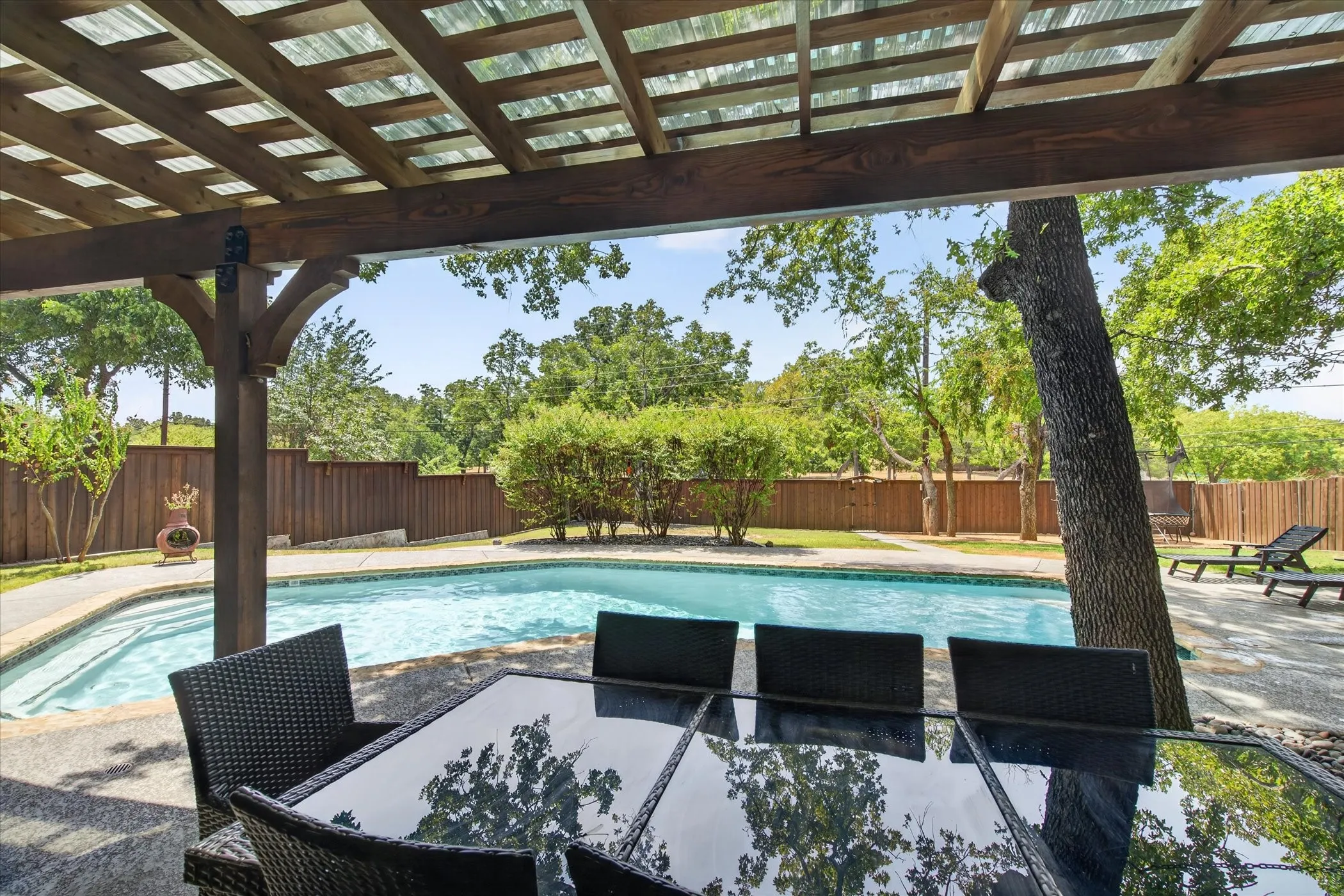 Single Family Residence For Sale in Tarrant County , 1317 W Redbud Drive, Hurst, Texas 76053, 3 Bedroom, 2 Bathroom, 2 Garage spaces, 1,686 Sqft, built in 1966, mls#21336878, Real Estate Agent in Hurst, Homes For Sale in Tarrant county, Homes For Sale in Hurst, Realtor in Hurst Texas, Real Estate Brokerage Independent Realty Texas, Luminita Cordes Realtor