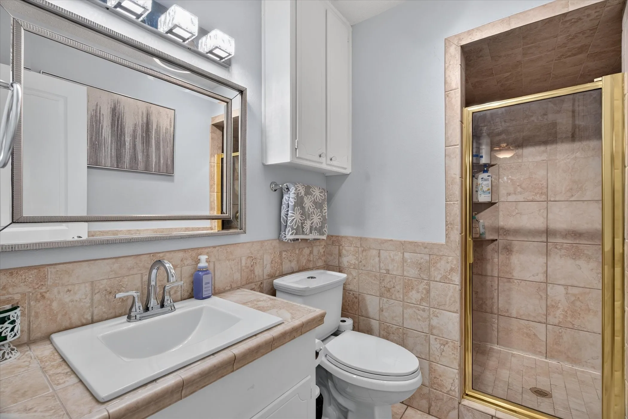 Single Family Residence For Sale in Tarrant County , 1317 W Redbud Drive, Hurst, Texas 76053, 3 Bedroom, 2 Bathroom, 2 Garage spaces, 1,686 Sqft, built in 1966, mls#21336878, Real Estate Agent in Hurst, Homes For Sale in Tarrant county, Homes For Sale in Hurst, Realtor in Hurst Texas, Real Estate Brokerage Independent Realty Texas, Luminita Cordes Realtor