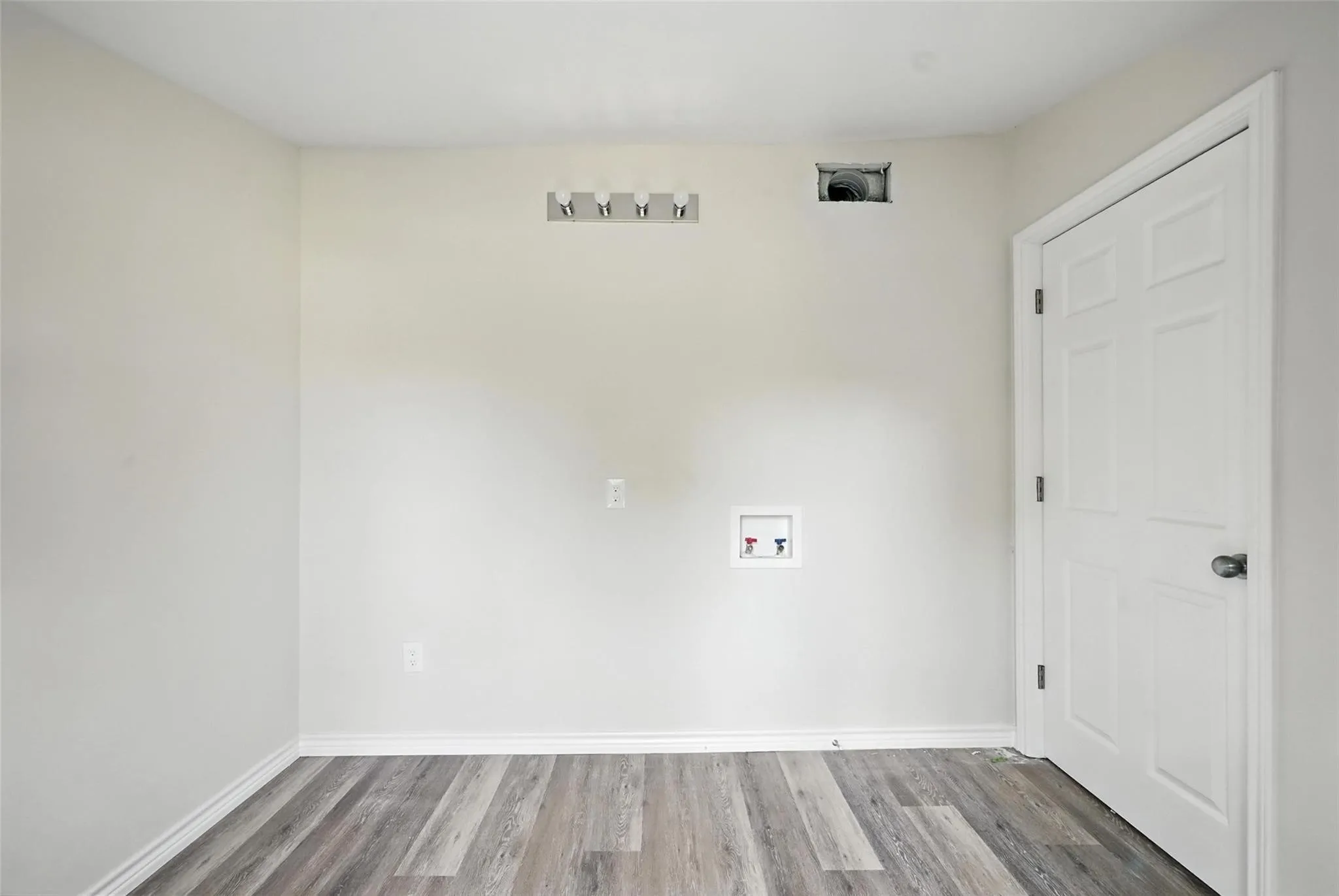 Single Family Residence For Sale in Grayson County , 412 3rd Street, Whitesboro, Texas 76273, 3 Bedroom, 2 Bathroom, Garage spaces, 1,389 Sqft, built in 1950, mls#21368226, Real Estate Agent in Whitesboro, Homes For Sale in Grayson county, Homes For Sale in Whitesboro, Realtor in Whitesboro Texas, Real Estate Brokerage Independent Realty Texas, Luminita Cordes Realtor