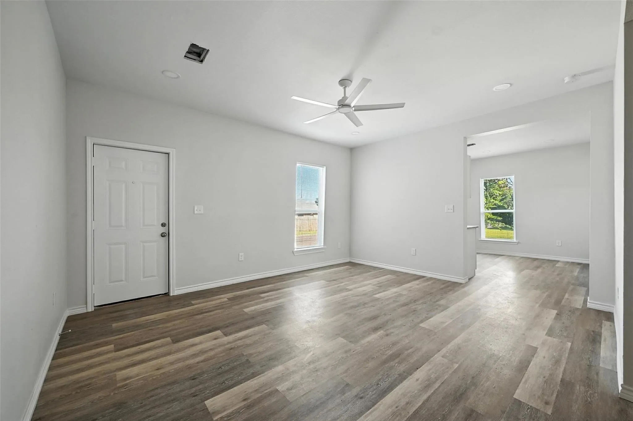 Single Family Residence For Sale in Grayson County , 412 3rd Street, Whitesboro, Texas 76273, 3 Bedroom, 2 Bathroom, Garage spaces, 1,389 Sqft, built in 1950, mls#21368226, Real Estate Agent in Whitesboro, Homes For Sale in Grayson county, Homes For Sale in Whitesboro, Realtor in Whitesboro Texas, Real Estate Brokerage Independent Realty Texas, Luminita Cordes Realtor