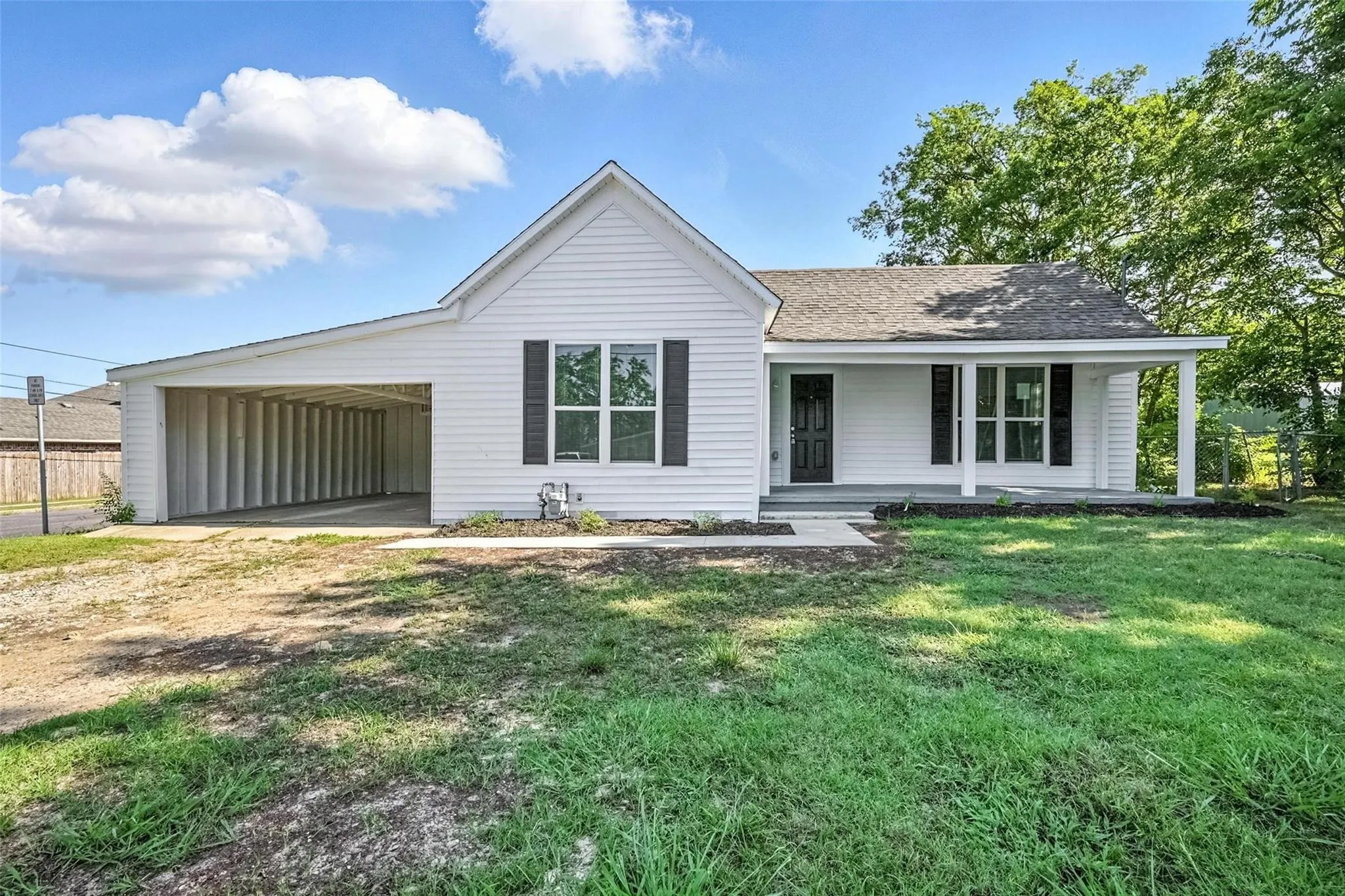 Single Family Residence For Sale in Grayson County , 412 3rd Street, Whitesboro, Texas 76273, 3 Bedroom, 2 Bathroom, Garage spaces, 1,389 Sqft, built in 1950, mls#21368226, Real Estate Agent in Whitesboro, Homes For Sale in Grayson county, Homes For Sale in Whitesboro, Realtor in Whitesboro Texas, Real Estate Brokerage Independent Realty Texas, Luminita Cordes Realtor