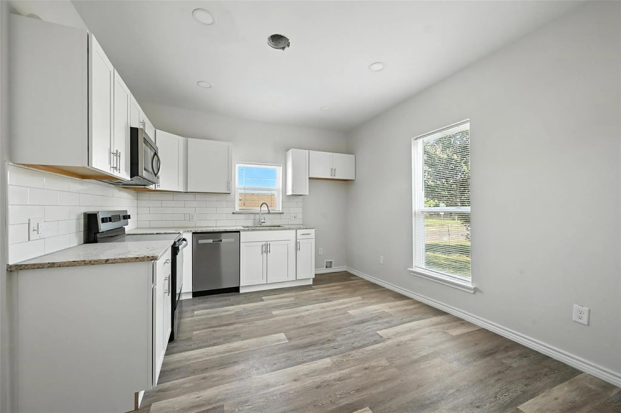 Single Family Residence For Sale in Grayson County , 412 3rd Street, Whitesboro, Texas 76273, 3 Bedroom, 2 Bathroom, Garage spaces, 1,389 Sqft, built in 1950, mls#21368226, Real Estate Agent in Whitesboro, Homes For Sale in Grayson county, Homes For Sale in Whitesboro, Realtor in Whitesboro Texas, Real Estate Brokerage Independent Realty Texas, Luminita Cordes Realtor