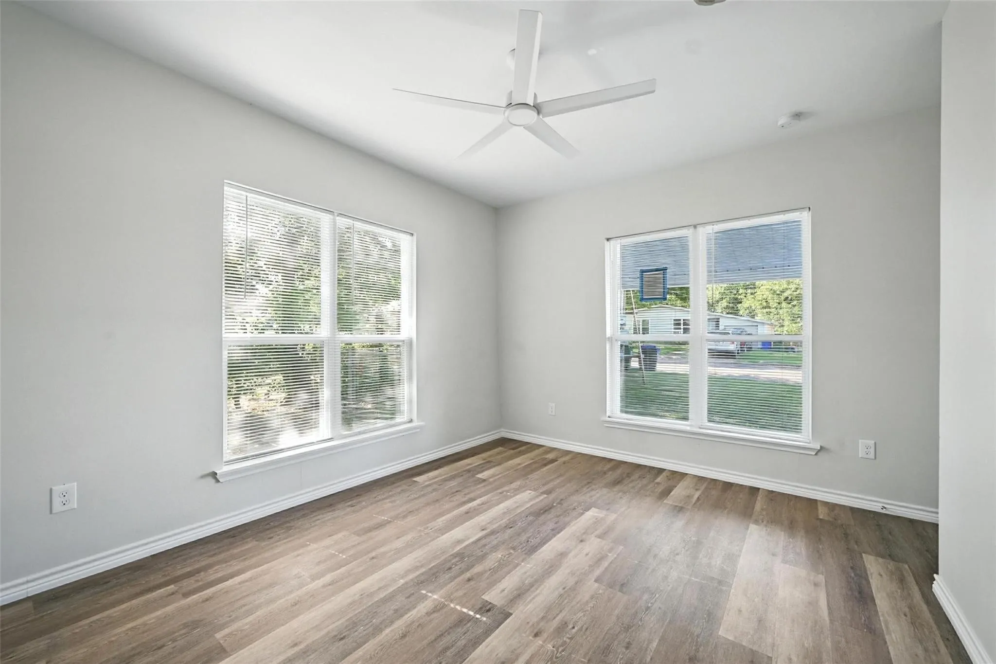 Single Family Residence For Sale in Grayson County , 412 3rd Street, Whitesboro, Texas 76273, 3 Bedroom, 2 Bathroom, Garage spaces, 1,389 Sqft, built in 1950, mls#21368226, Real Estate Agent in Whitesboro, Homes For Sale in Grayson county, Homes For Sale in Whitesboro, Realtor in Whitesboro Texas, Real Estate Brokerage Independent Realty Texas, Luminita Cordes Realtor