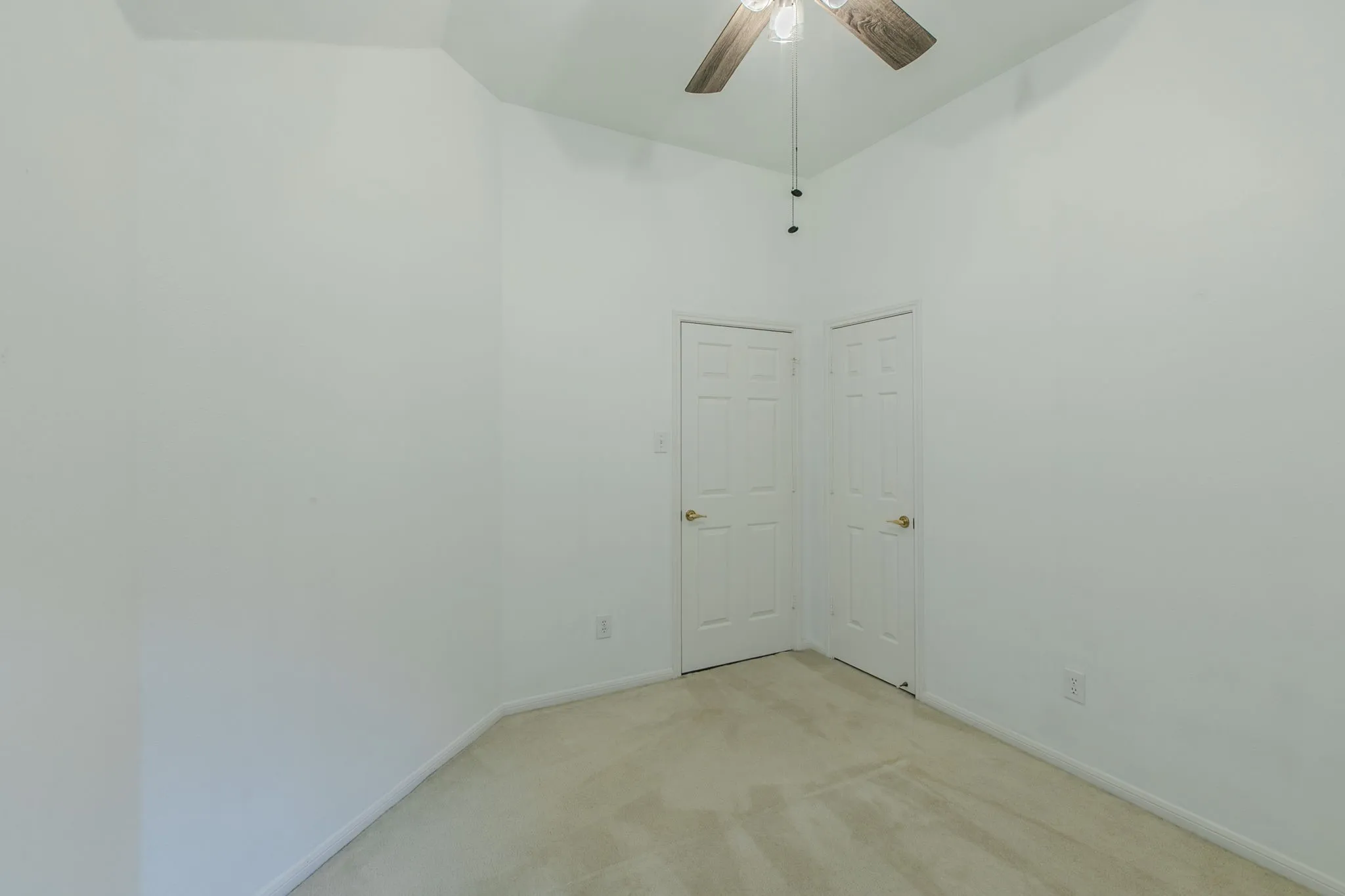 Single Family Residence For Sale in Tarrant County , 3107 Lake Oak Drive, Arlington, Texas 76017, 4 Bedroom, 2 Bathroom, 2 Garage spaces, 2,106 Sqft, built in 1992, mls#21368372, Real Estate Agent in Arlington, Homes For Sale in Tarrant county, Homes For Sale in Arlington, Realtor in Arlington Texas, Real Estate Brokerage Independent Realty Texas, Luminita Cordes Realtor