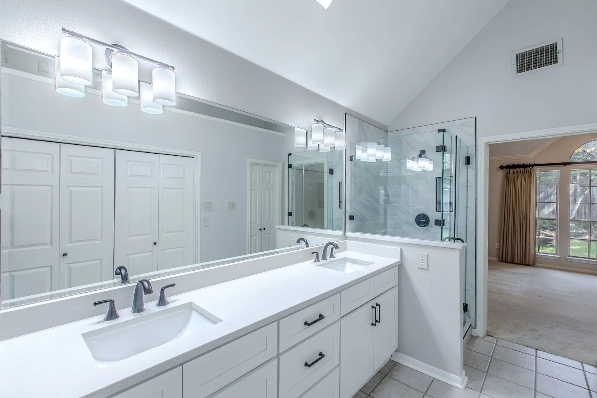 Single Family Residence For Sale in Tarrant County , 3107 Lake Oak Drive, Arlington, Texas 76017, 4 Bedroom, 2 Bathroom, 2 Garage spaces, 2,106 Sqft, built in 1992, mls#21368372, Real Estate Agent in Arlington, Homes For Sale in Tarrant county, Homes For Sale in Arlington, Realtor in Arlington Texas, Real Estate Brokerage Independent Realty Texas, Luminita Cordes Realtor