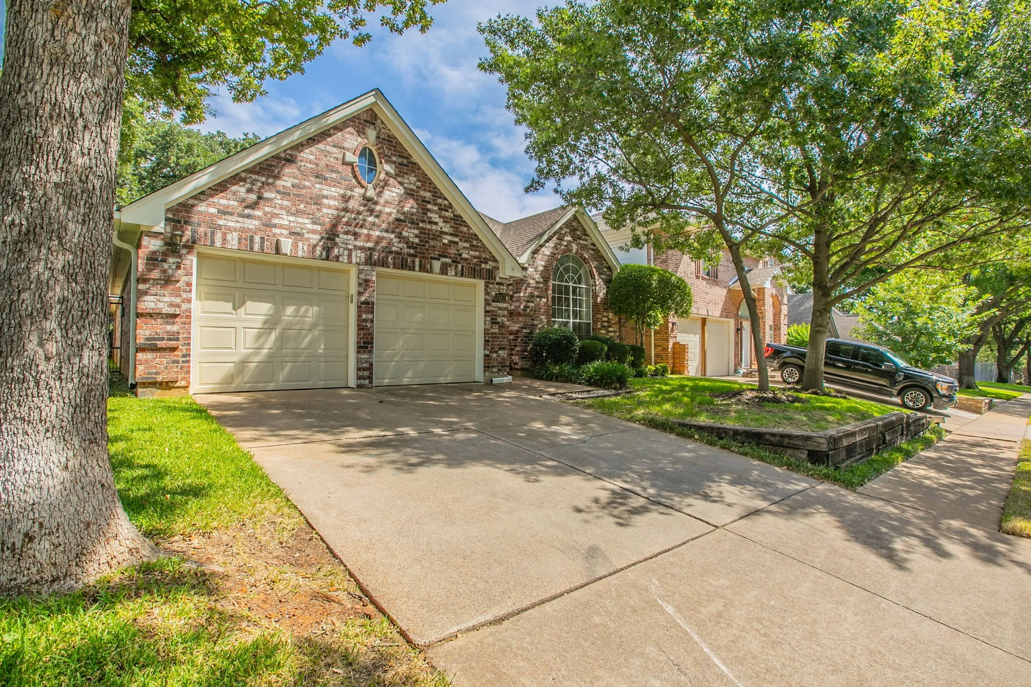 Single Family Residence For Sale in Tarrant County , 3107 Lake Oak Drive, Arlington, Texas 76017, 4 Bedroom, 2 Bathroom, 2 Garage spaces, 2,106 Sqft, built in 1992, mls#21368372, Real Estate Agent in Arlington, Homes For Sale in Tarrant county, Homes For Sale in Arlington, Realtor in Arlington Texas, Real Estate Brokerage Independent Realty Texas, Luminita Cordes Realtor