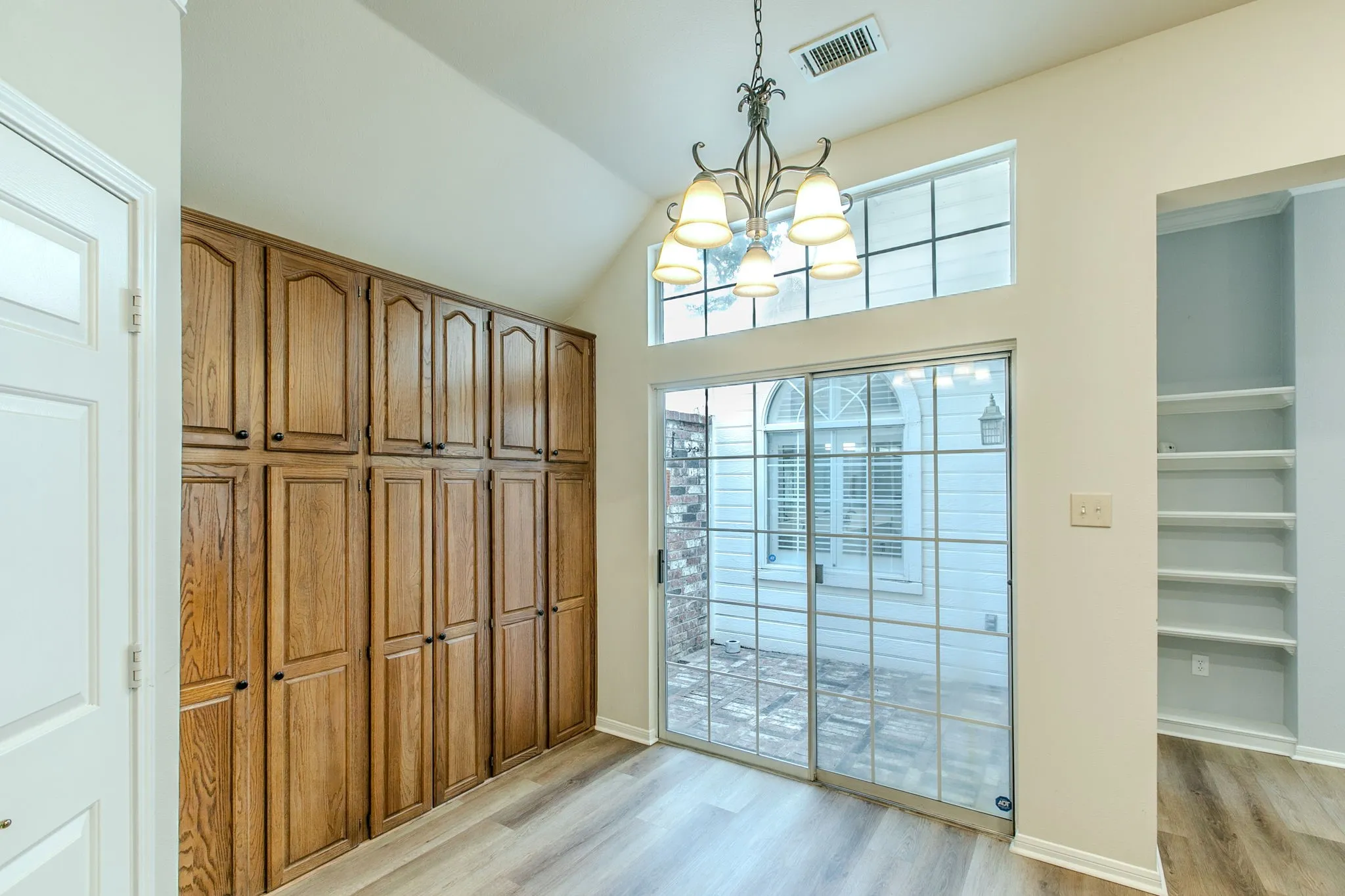 Single Family Residence For Sale in Tarrant County , 3107 Lake Oak Drive, Arlington, Texas 76017, 4 Bedroom, 2 Bathroom, 2 Garage spaces, 2,106 Sqft, built in 1992, mls#21368372, Real Estate Agent in Arlington, Homes For Sale in Tarrant county, Homes For Sale in Arlington, Realtor in Arlington Texas, Real Estate Brokerage Independent Realty Texas, Luminita Cordes Realtor