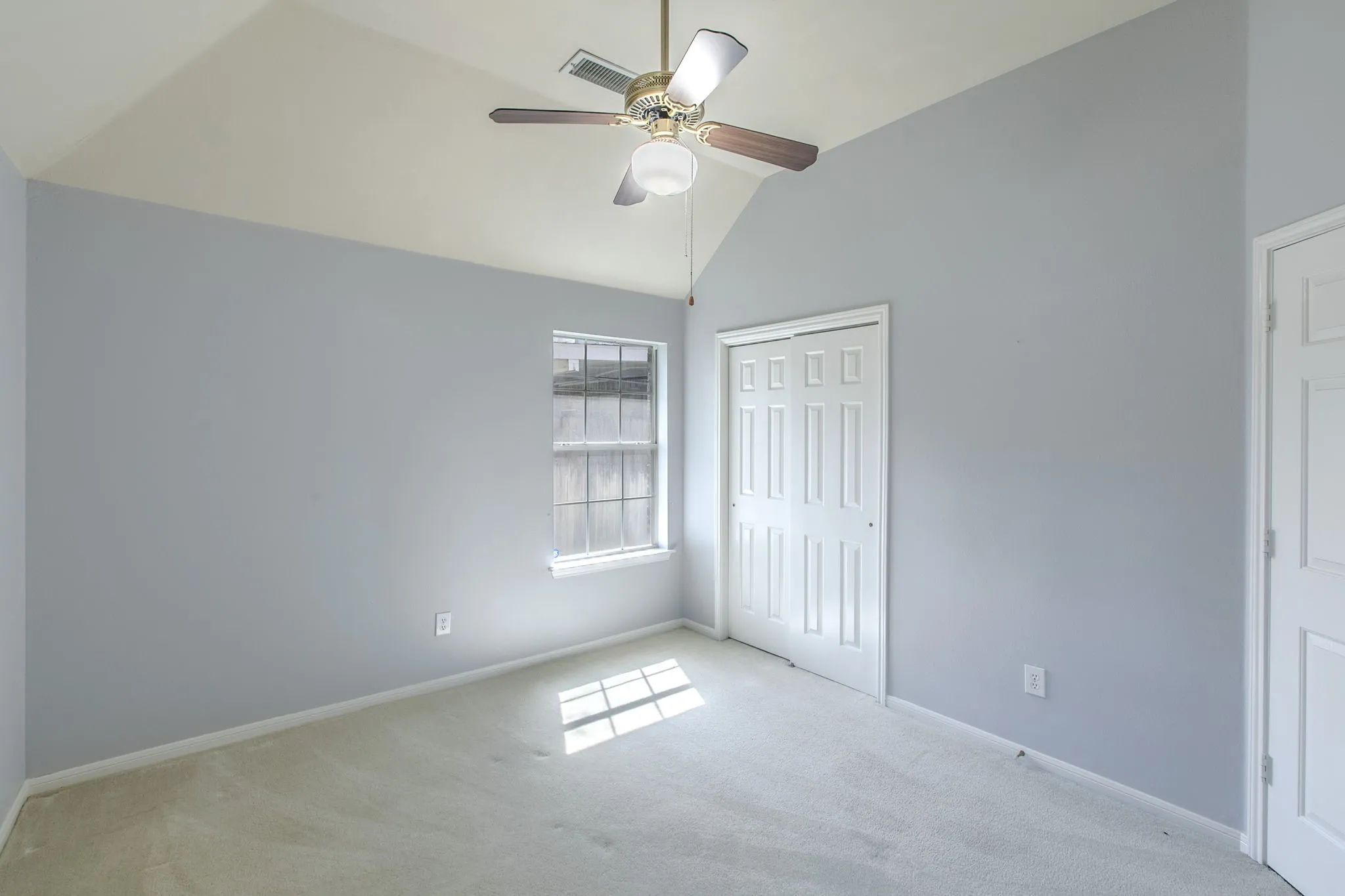 Single Family Residence For Sale in Tarrant County , 3107 Lake Oak Drive, Arlington, Texas 76017, 4 Bedroom, 2 Bathroom, 2 Garage spaces, 2,106 Sqft, built in 1992, mls#21368372, Real Estate Agent in Arlington, Homes For Sale in Tarrant county, Homes For Sale in Arlington, Realtor in Arlington Texas, Real Estate Brokerage Independent Realty Texas, Luminita Cordes Realtor