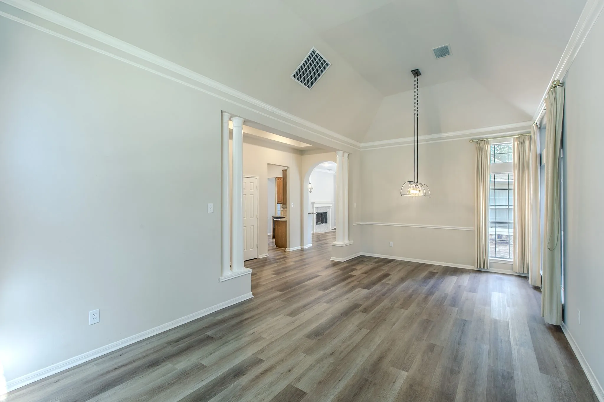 Single Family Residence For Sale in Tarrant County , 3107 Lake Oak Drive, Arlington, Texas 76017, 4 Bedroom, 2 Bathroom, 2 Garage spaces, 2,106 Sqft, built in 1992, mls#21368372, Real Estate Agent in Arlington, Homes For Sale in Tarrant county, Homes For Sale in Arlington, Realtor in Arlington Texas, Real Estate Brokerage Independent Realty Texas, Luminita Cordes Realtor